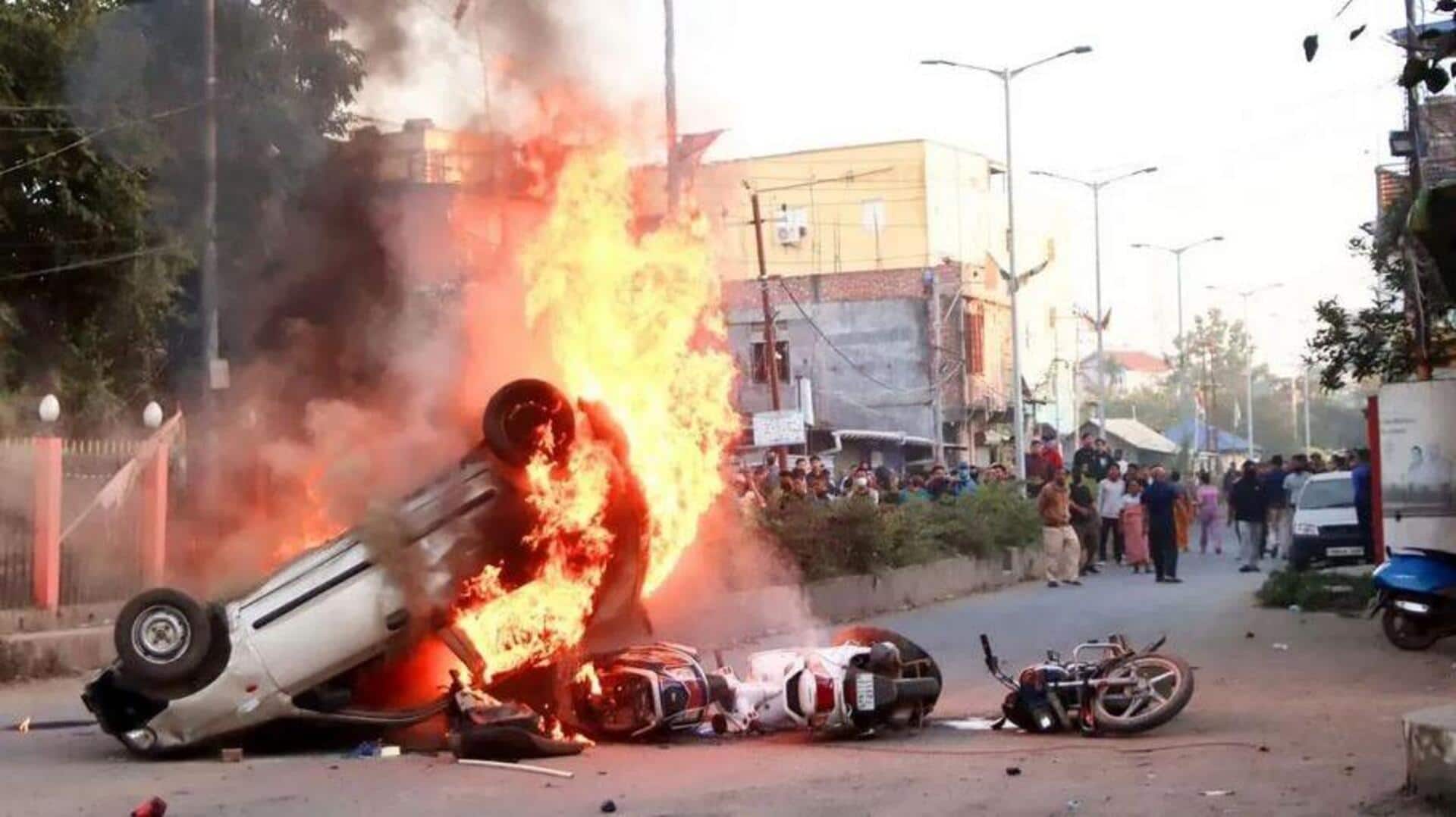 Manipur violence: మణిపూర్ను మళ్లీ కుదిపేసిన అల్లర్లు.. ఆ జిల్లాలో కర్ఫ్యూ! Manipur violence: మణిపూర్ను మళ్లీ కుదిపేసిన అల్లర్లు.. ఆ జిల్లాలో కర్ఫ్యూ!
