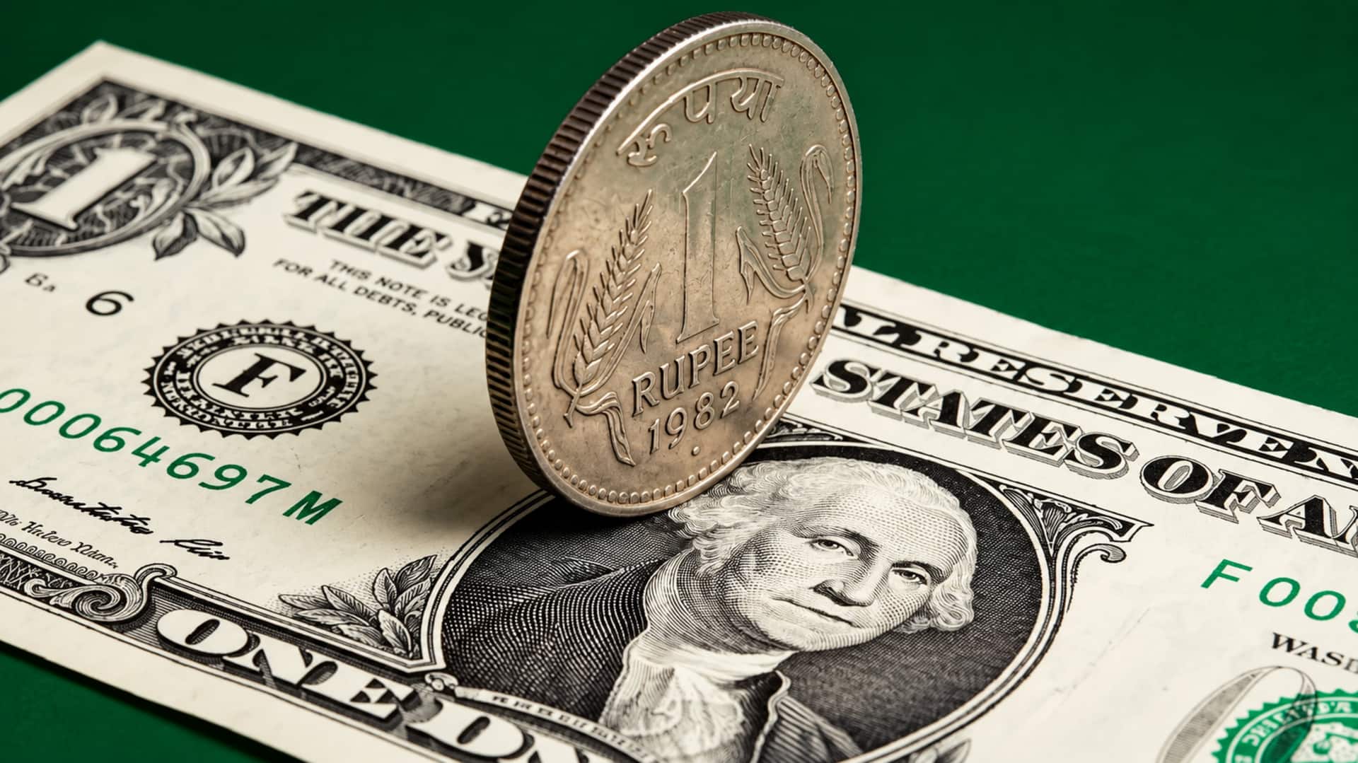Rupee vs Dollar: డాలర్‌తో పోలిస్తే రూపాయి పతనం.. 96.62కు చేరిన కరెన్సీ విలువ