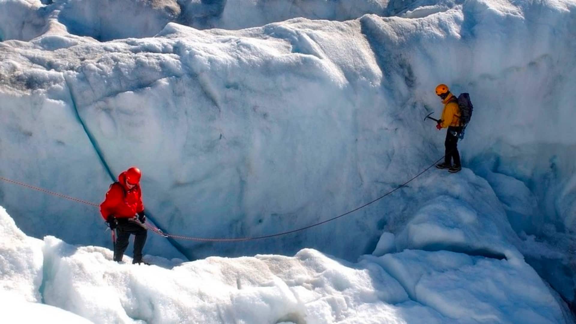 Alaska ice climbing: అలాస్కాలో ఐస్ క్లైంబింగ్.. జీవితంలో ఒక్కసారైనా ప్రయత్నించాల్సిన సాహసం!