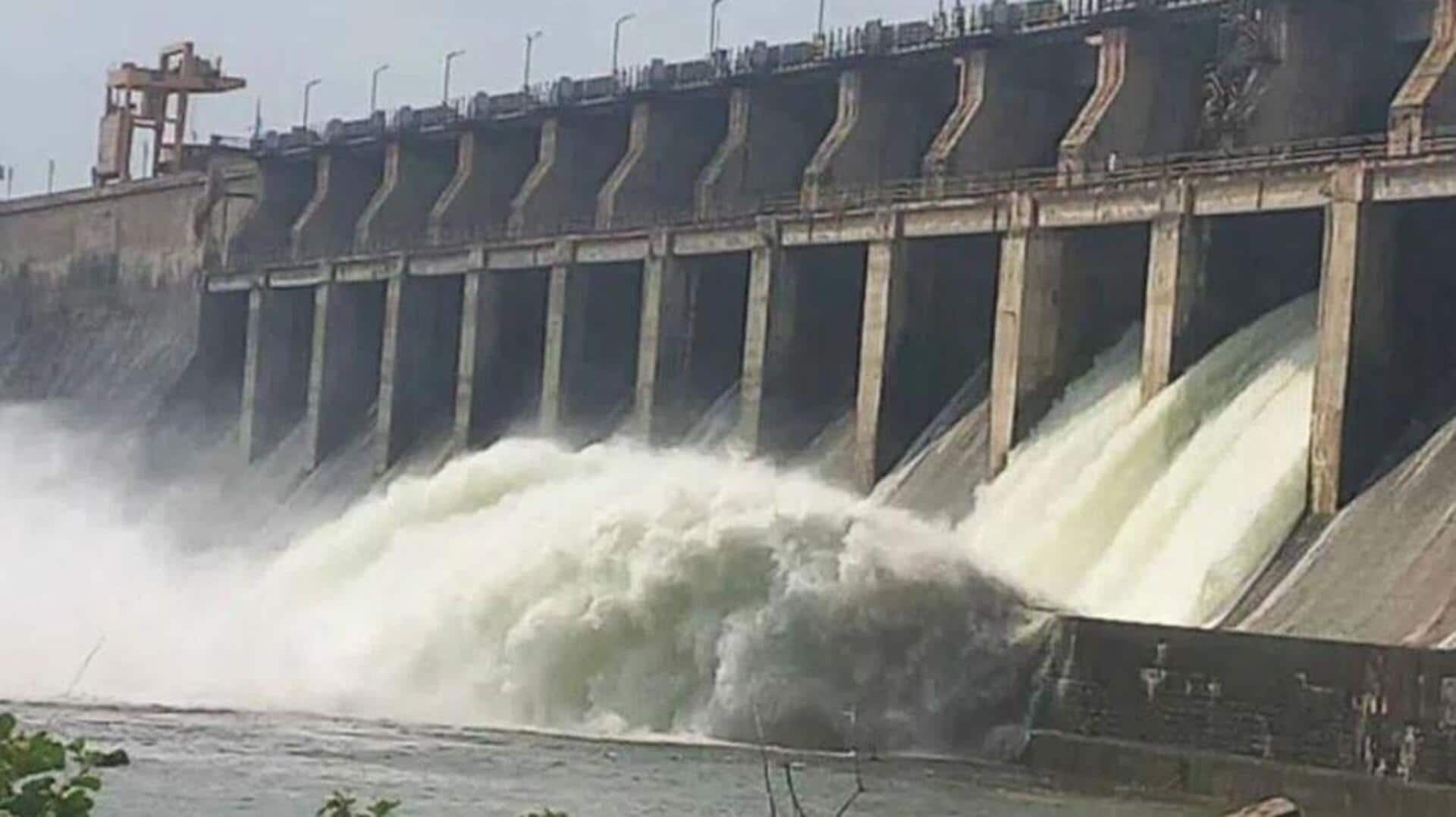 Maneru Dam : మానేరు డ్యామ్‌లో జలకళ.. రెండు గేట్లు ఎత్తి నీటి విడుదల 