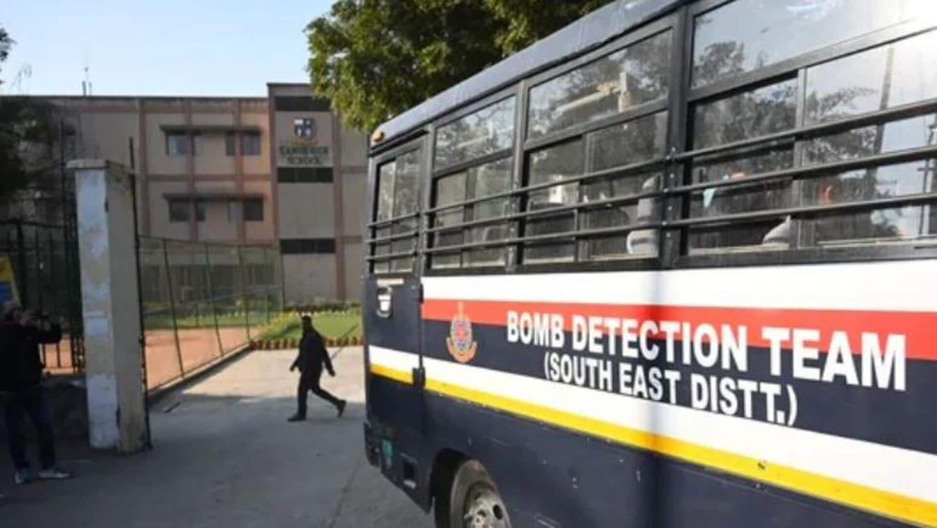 Bomb Threat: పరీక్షల వాయిదా కోసం విద్యార్థుల బాంబు బెదిరింపులు