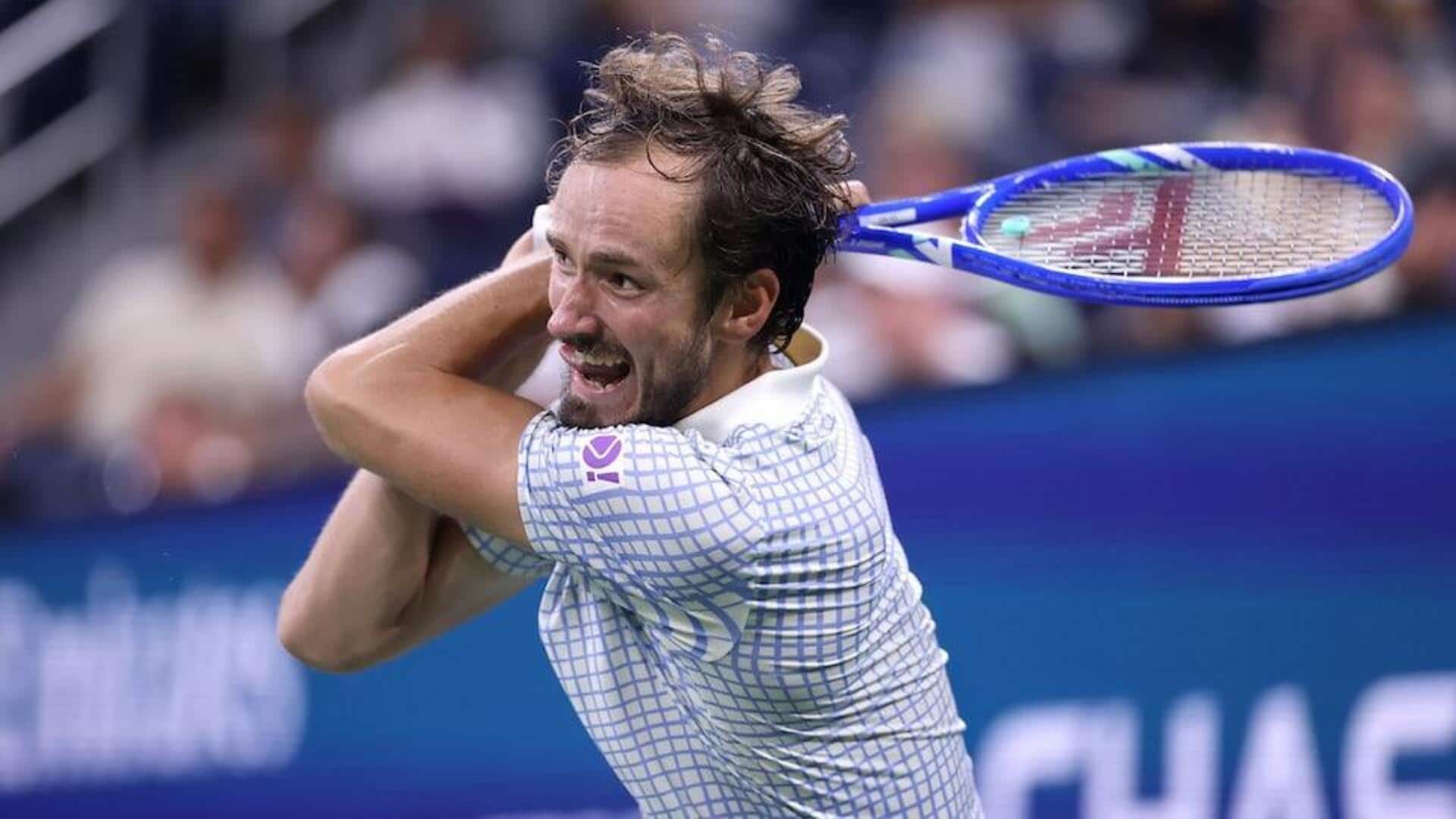 Daniil Medvedev: డానియిల్ మెద్వెదెవ్ అసభ్య ప్రవర్తన.. 42,500 డాలర్ల భారీ జరిమానా Daniil Medvedev: డానియిల్ మెద్వెదెవ్ అసభ్య ప్రవర్తన.. 42,500 డాలర్ల భారీ జరిమానా