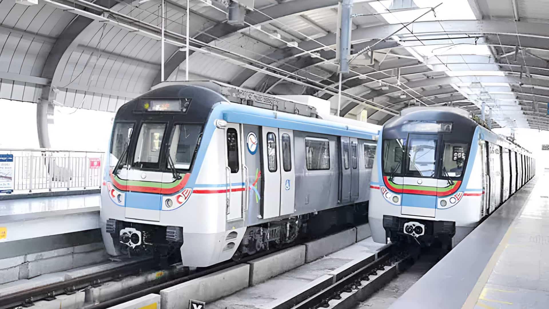 Hyderabad: హైదరాబాద్‌ మెట్రో ఆన్‌లైన్‌ సేవల్లో అంతరాయం.. ప్రయాణికుల ఇబ్బందులు