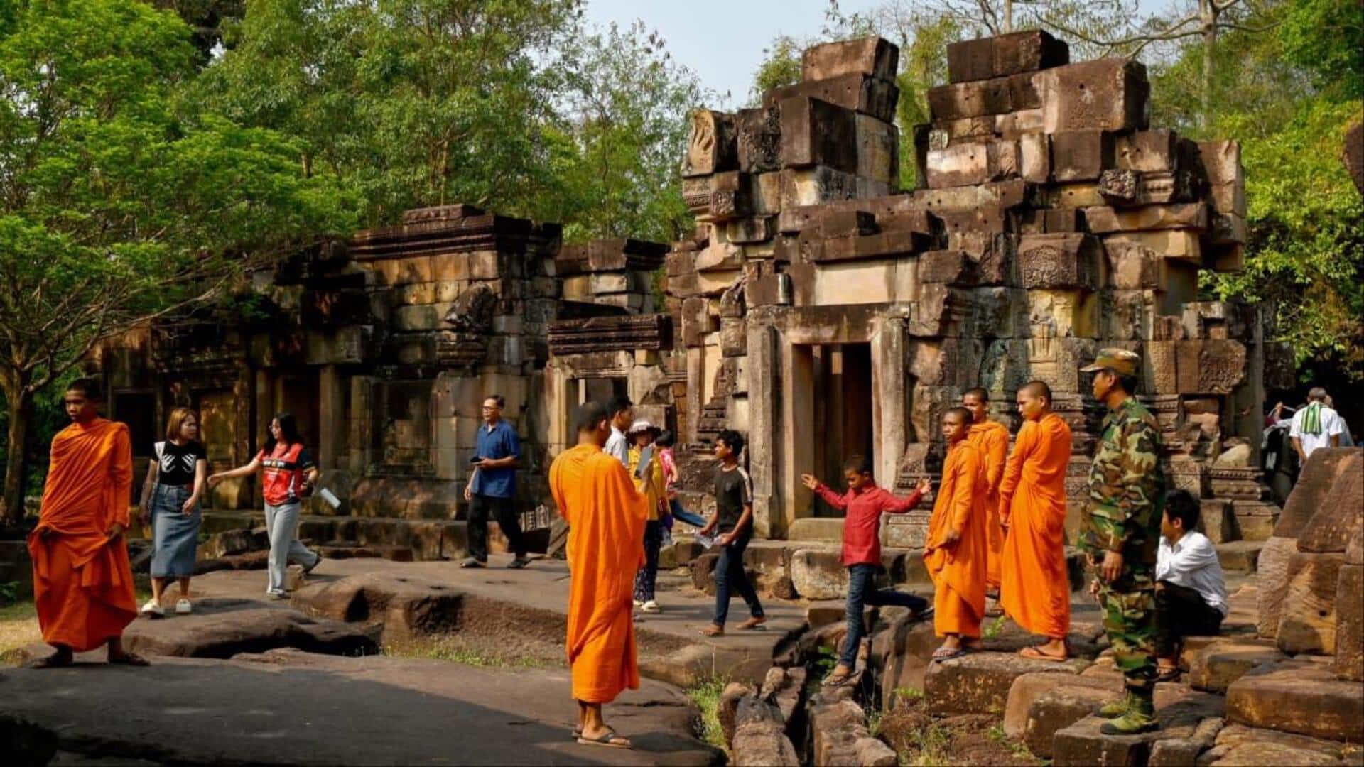 Thailand-Cambodia clash: 800 సంవత్సరాల శివాలయం కోసం థాయిలాండ్-కంబోడియా మధ్య ఘర్షణ.. సరిహద్దుల్లో ఉద్రిక్తత Thailand-Cambodia clash: 800 సంవత్సరాల శివాలయం కోసం థాయిలాండ్-కంబోడియా మధ్య ఘర్షణ.. సరిహద్దుల్లో ఉద్రిక్తత