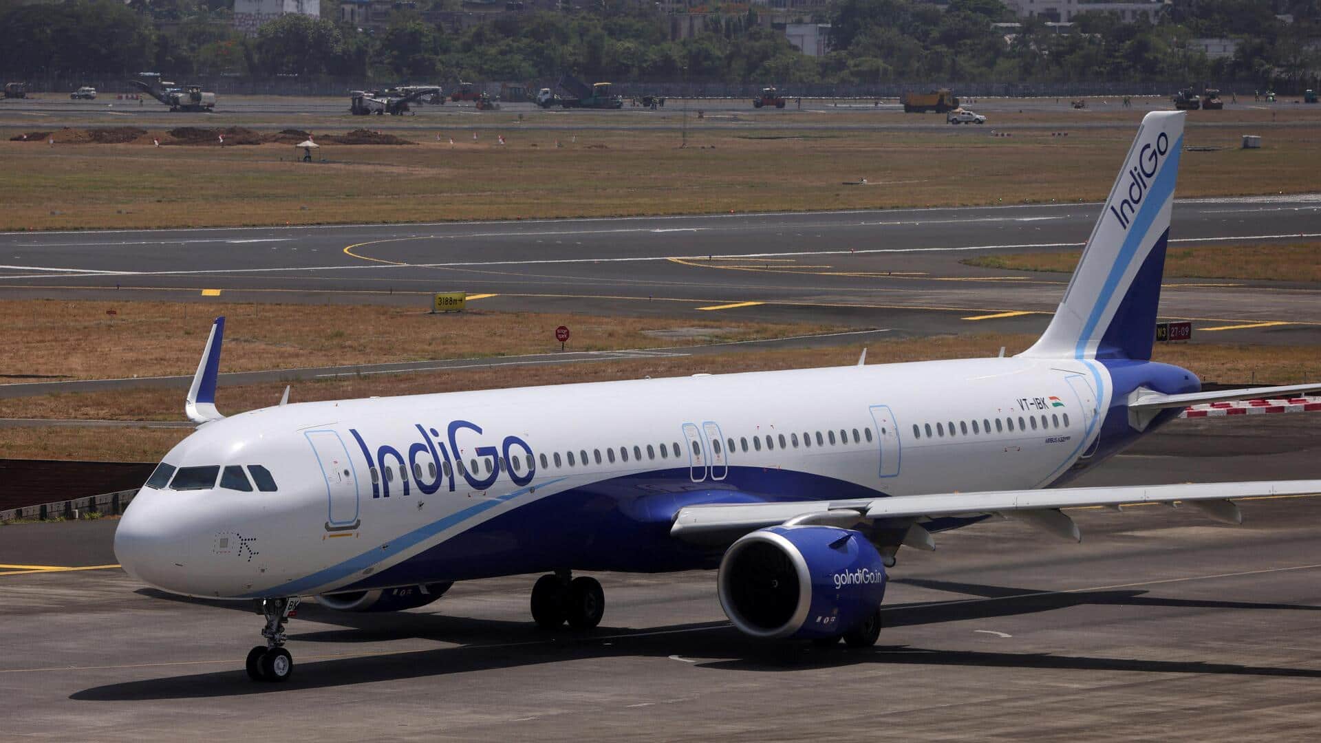 Indigo: ఇండిగో విమానానికి బాంబు బెదిరింపు.. నాగ్పుర్కు మళ్లింపు . Indigo: ఇండిగో విమానానికి బాంబు బెదిరింపు.. నాగ్పుర్కు మళ్లింపు .