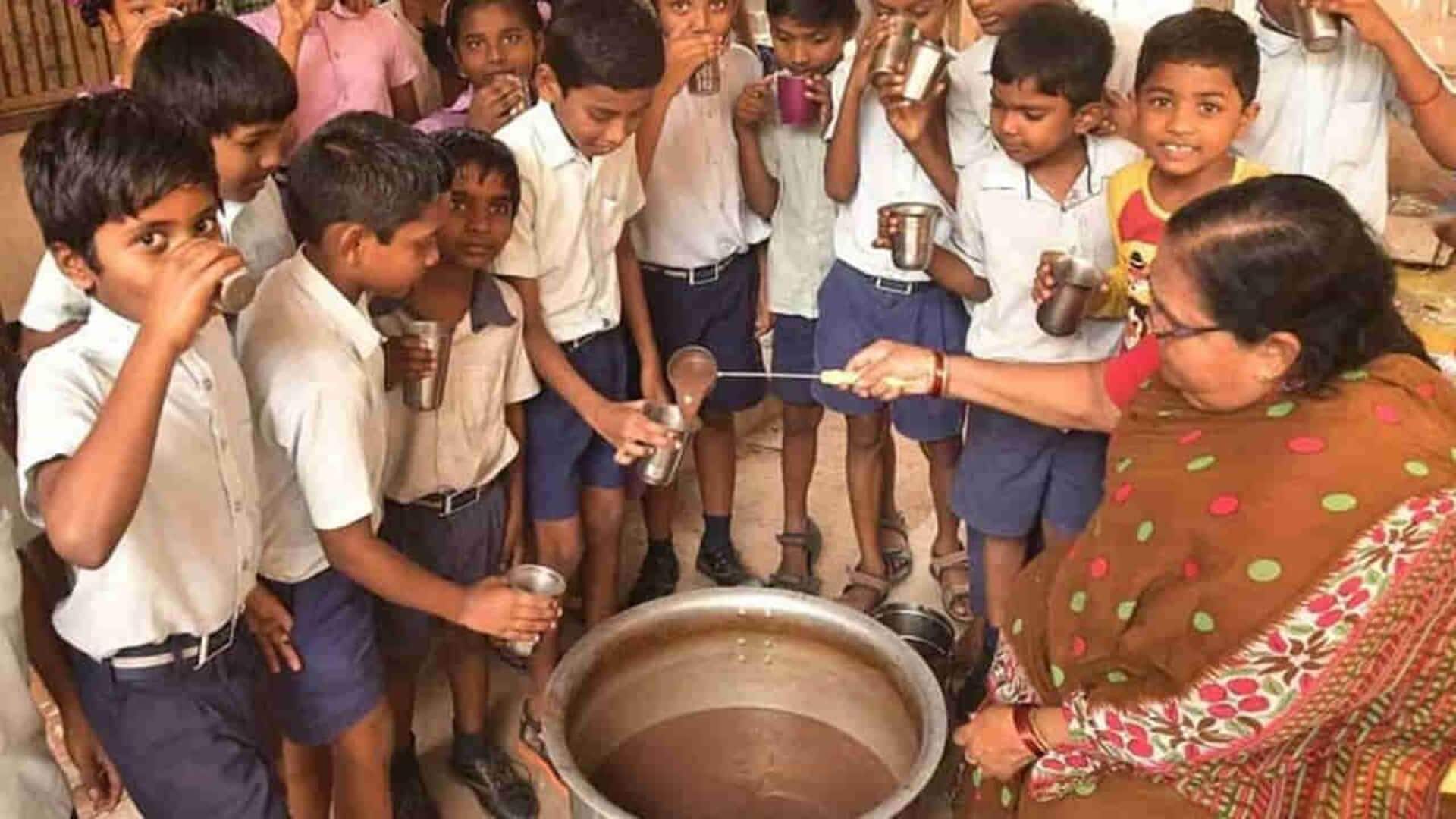Telangana: సర్కారు పాఠశాలల్లో మళ్లీ రాగి జావ పంపిణీ ప్రారంభం.. ప్రభుత్వం ఆదేశాలు జారీ Telangana: సర్కారు పాఠశాలల్లో మళ్లీ రాగి జావ పంపిణీ ప్రారంభం.. ప్రభుత్వం ఆదేశాలు జారీ