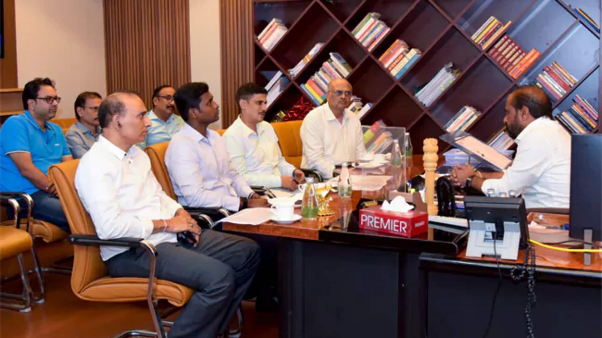 AP Govt: ఏపీ ప్రభుత్వం-ప్రైవేటు ఆస్పత్రుల మధ్య చర్చలు సఫలం..  ఎన్టీఆర్ వైద్య సేవల పునరుద్ధరణ AP Govt: ఏపీ ప్రభుత్వం-ప్రైవేటు ఆస్పత్రుల మధ్య చర్చలు సఫలం..  ఎన్టీఆర్ వైద్య సేవల పునరుద్ధరణ