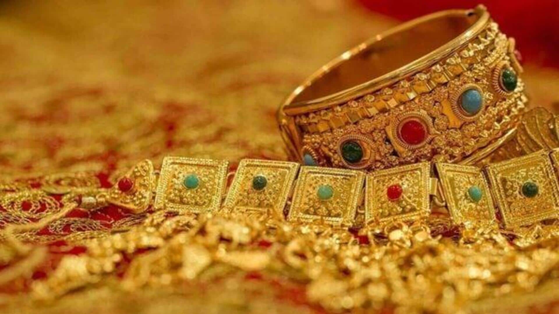 Gold Price: భారీగా తగ్గుముఖంపట్టిన బంగారం ధర.. రూ.2వేల పైన తగ్గిన పసిడి Gold Price: భారీగా తగ్గుముఖంపట్టిన బంగారం ధర.. రూ.2వేల పైన తగ్గిన పసిడి