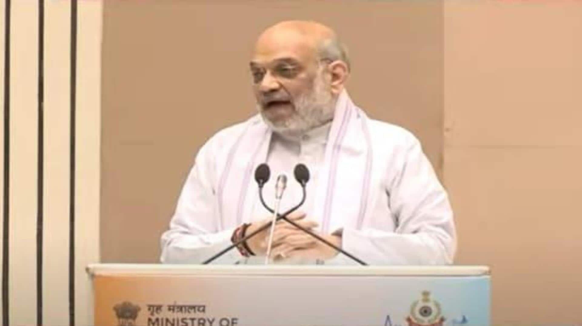 Amit Shah: ఇంగ్లీషులో మాట్లాడేవారు సిగ్గుపడే రోజులు ఎంతో దూరంలో లేవు: అమిత్ షా Amit Shah: ఇంగ్లీషులో మాట్లాడేవారు సిగ్గుపడే రోజులు ఎంతో దూరంలో లేవు: అమిత్ షా