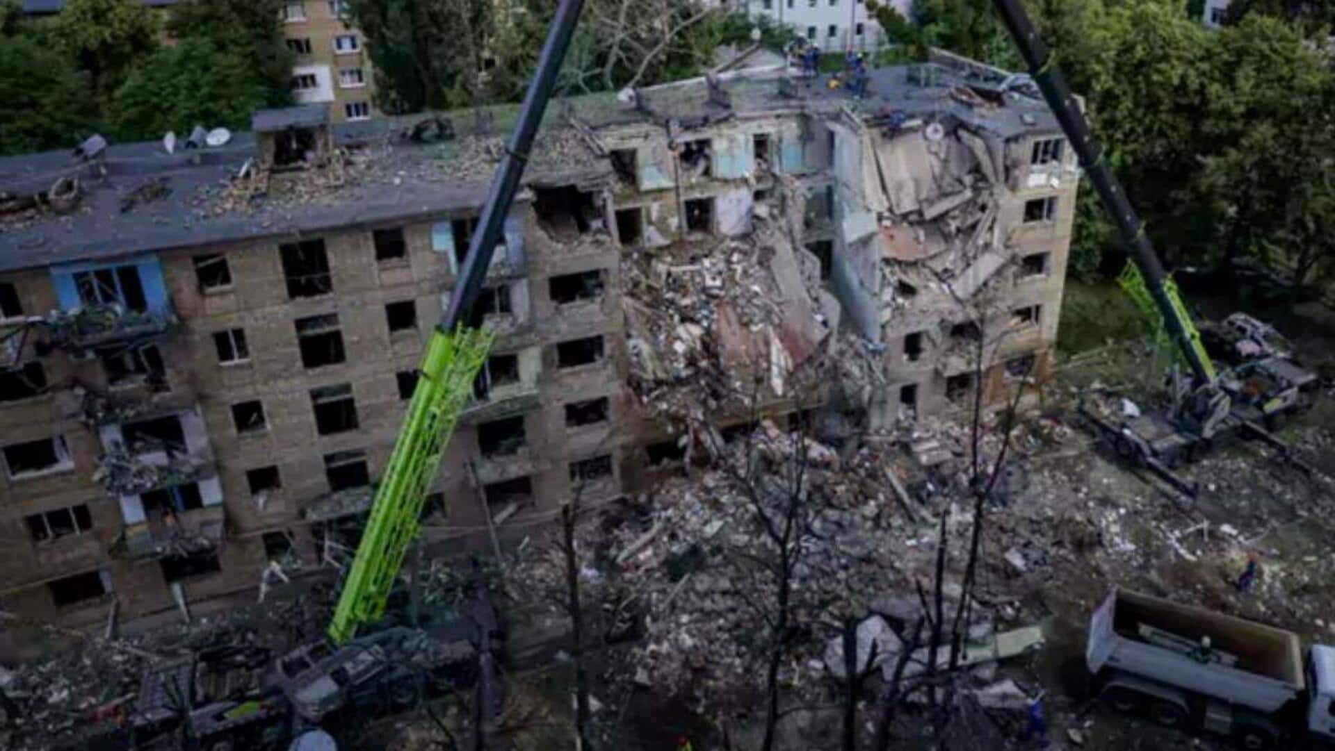 Russia-Ukraine: 350 డ్రోన్లు, 11 క్షిపణులతో ఉక్రెయిన్ పై విరుచుకుపడిన రష్యా! Russia-Ukraine: 350 డ్రోన్లు, 11 క్షిపణులతో ఉక్రెయిన్ పై విరుచుకుపడిన రష్యా!