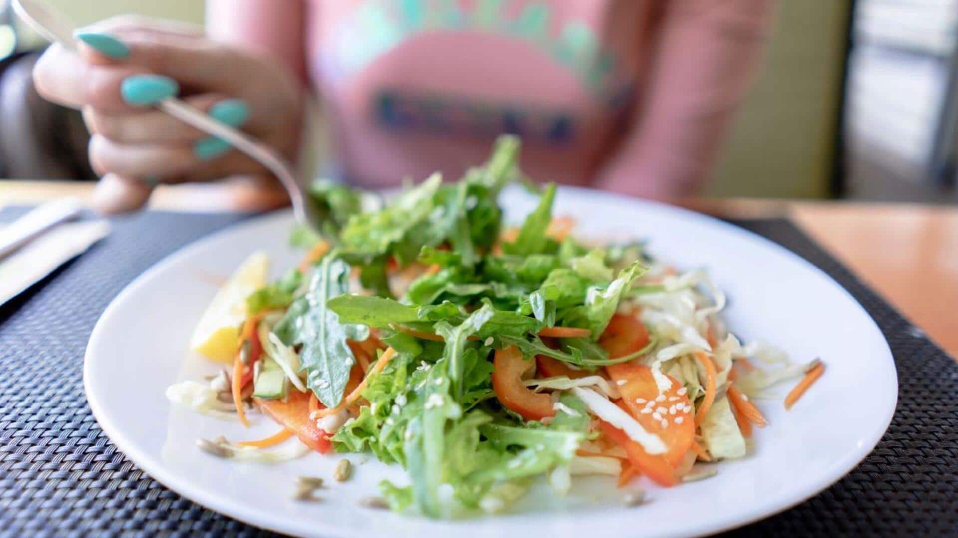 Healthy Eating Habits: భోజనం చేసేటప్పుడు ఈ తప్పులు చేస్తున్నారా? వెంటనే మార్చుకోండి!