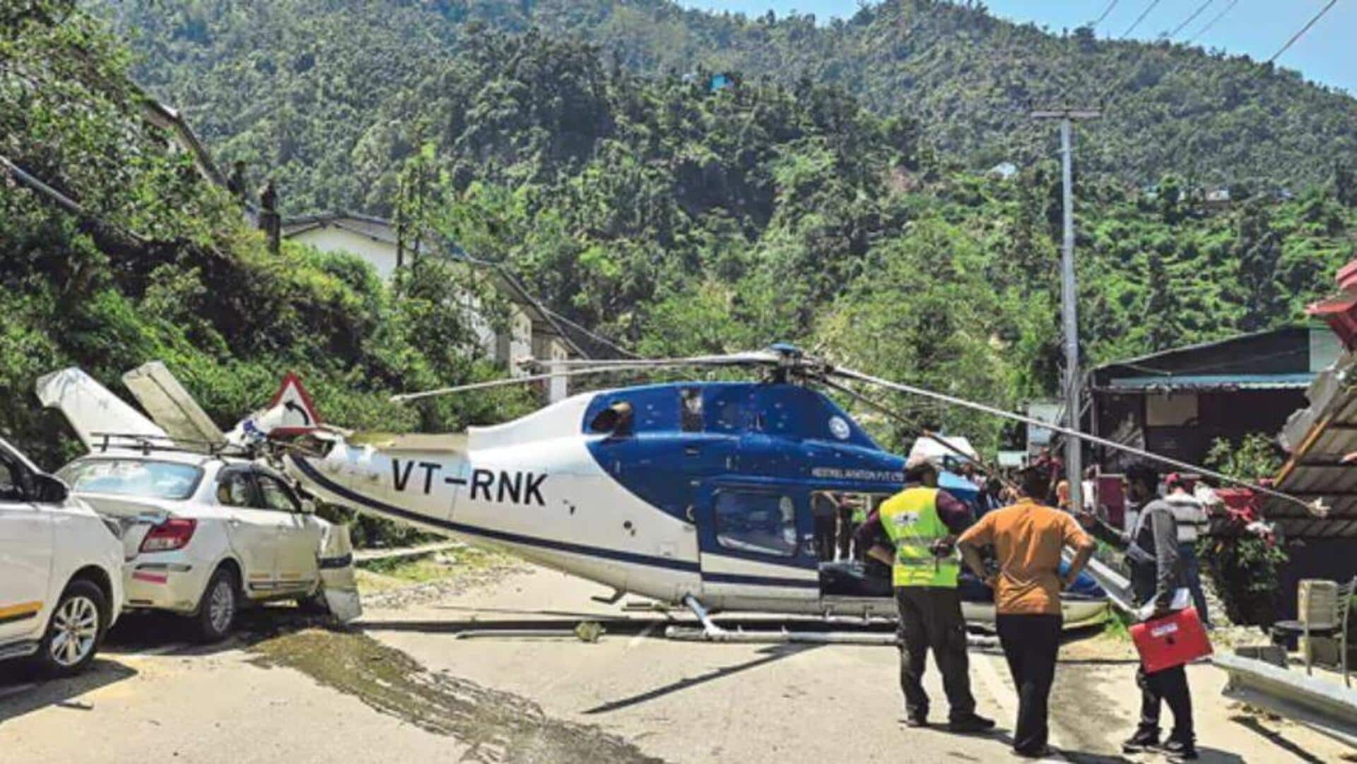 emergency landing: కేదారనాథ్కు వెళ్తున్న హెలికాప్టర్.. నడిరోడ్డుపై ఎమర్జెన్సీ ల్యాండింగ్ emergency landing: కేదారనాథ్కు వెళ్తున్న హెలికాప్టర్.. నడిరోడ్డుపై ఎమర్జెన్సీ ల్యాండింగ్