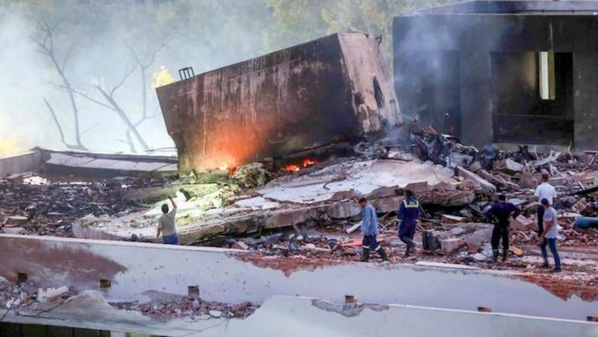 Air India Plane Crash: విమానం కూలిన తర్వాత.. వెయ్యి డిగ్రీల ఉష్ణోగ్రతతో మంటలు Air India Plane Crash: విమానం కూలిన తర్వాత.. వెయ్యి డిగ్రీల ఉష్ణోగ్రతతో మంటలు