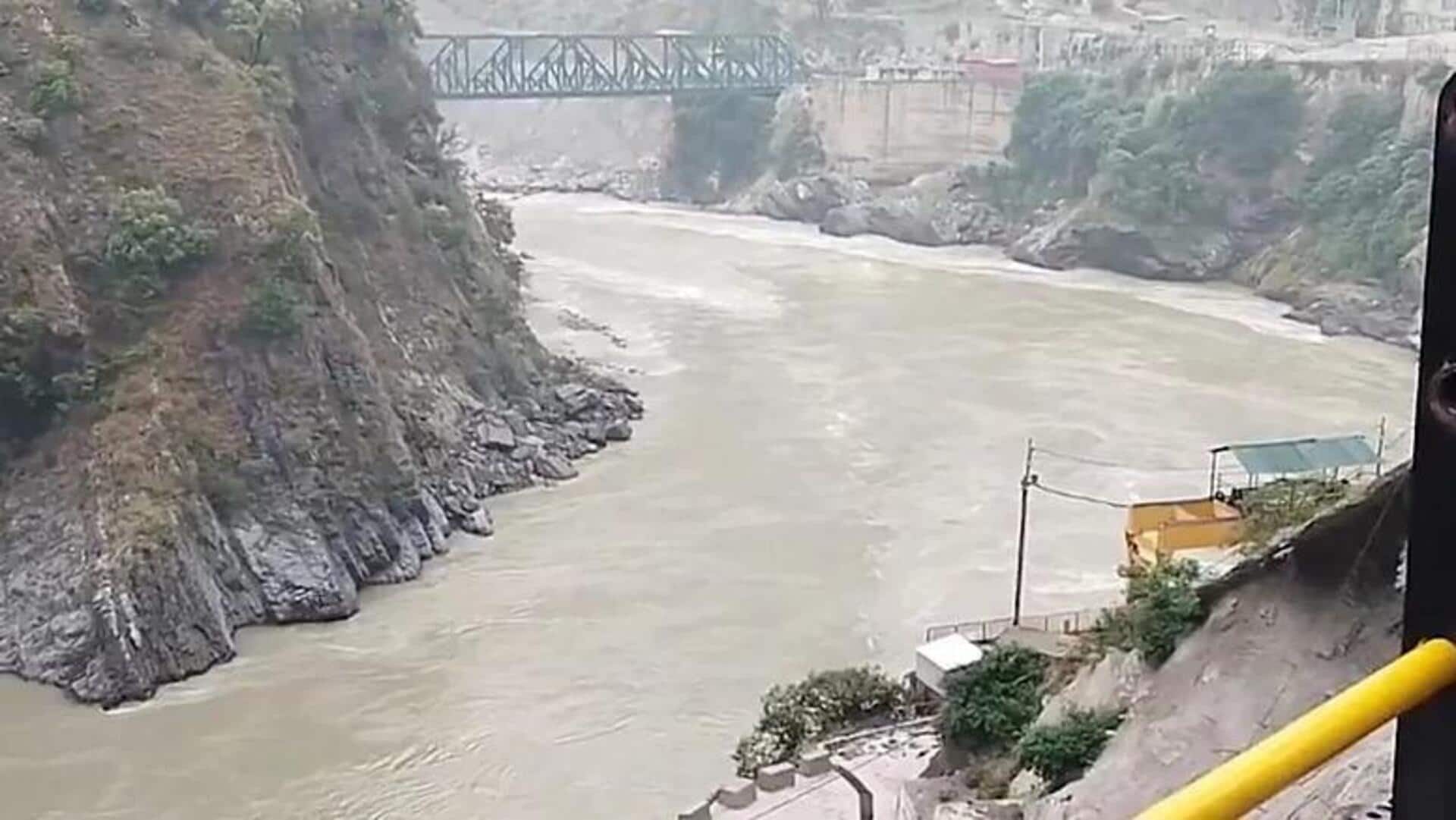 Baglihar Dam:బాగ్లిహార్ డ్యాం గేట్లు ఎత్తేసిన భారత్.. దాయాది దేశంలో భయం భయం.. Baglihar Dam:బాగ్లిహార్ డ్యాం గేట్లు ఎత్తేసిన భారత్.. దాయాది దేశంలో భయం భయం..
