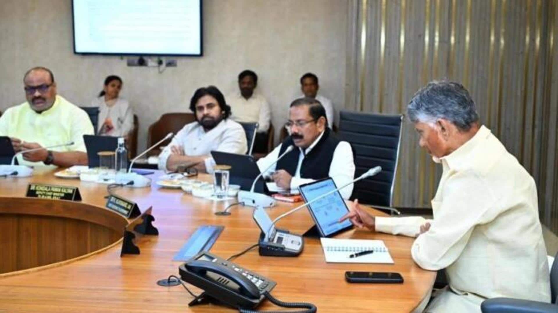 Andhra Pradesh: సోషల్ మీడియాలో దుష్ప్రచారంపై ఏపీ ప్రభుత్వ కీలక నిర్ణయం Andhra Pradesh: సోషల్ మీడియాలో దుష్ప్రచారంపై ఏపీ ప్రభుత్వ కీలక నిర్ణయం