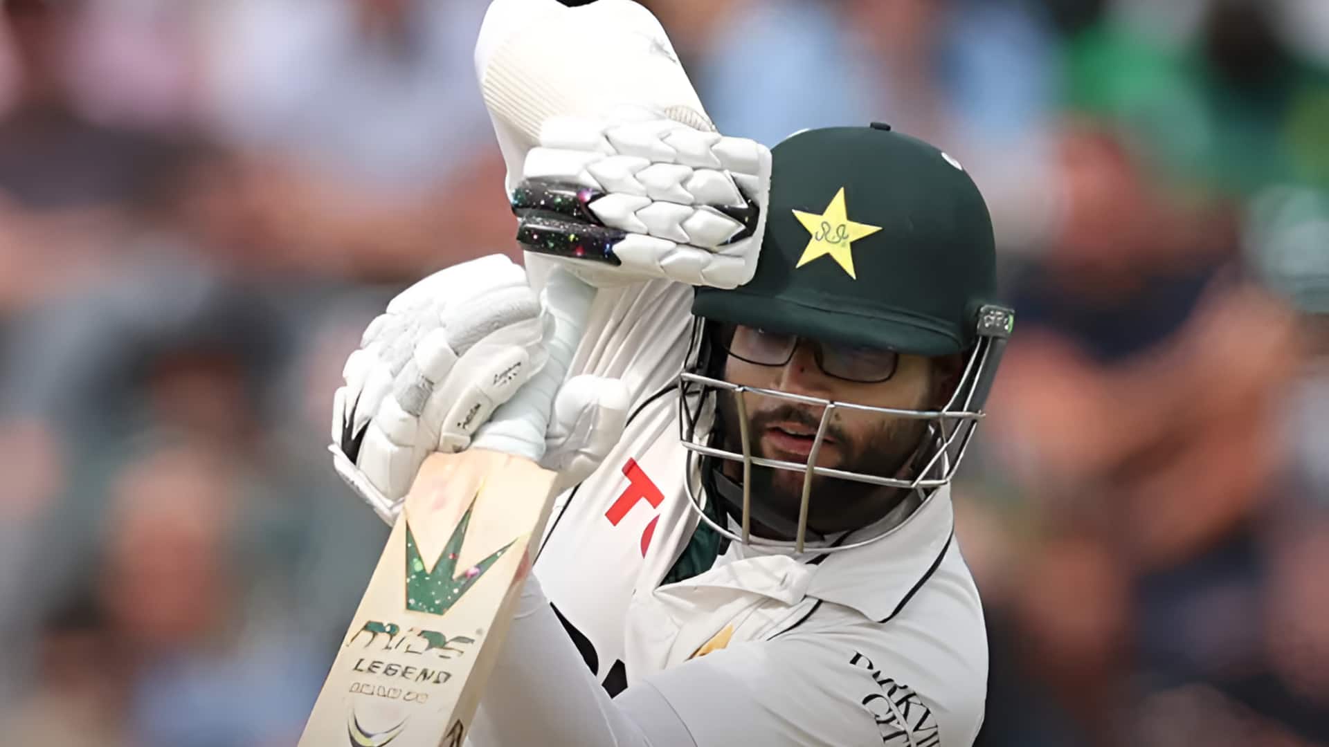 Eng vs Pak: పాక్‌ ప్లేయర్‌ను వెక్కిరించిన స్టువర్ట్ బ్రాడ్.. 'కెమెరాల ముందు షో' అంటూ ఫైర్!