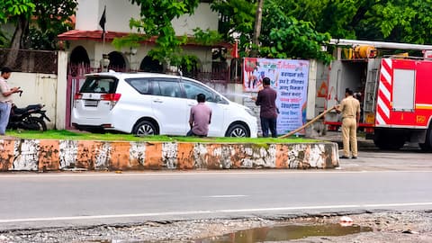 BJP MLA Car: ఫైరింజిన్ నీటితో బీజేపీ ఎమ్మెల్యే కారు వాషింగ్.. వీడియో వైరల్
