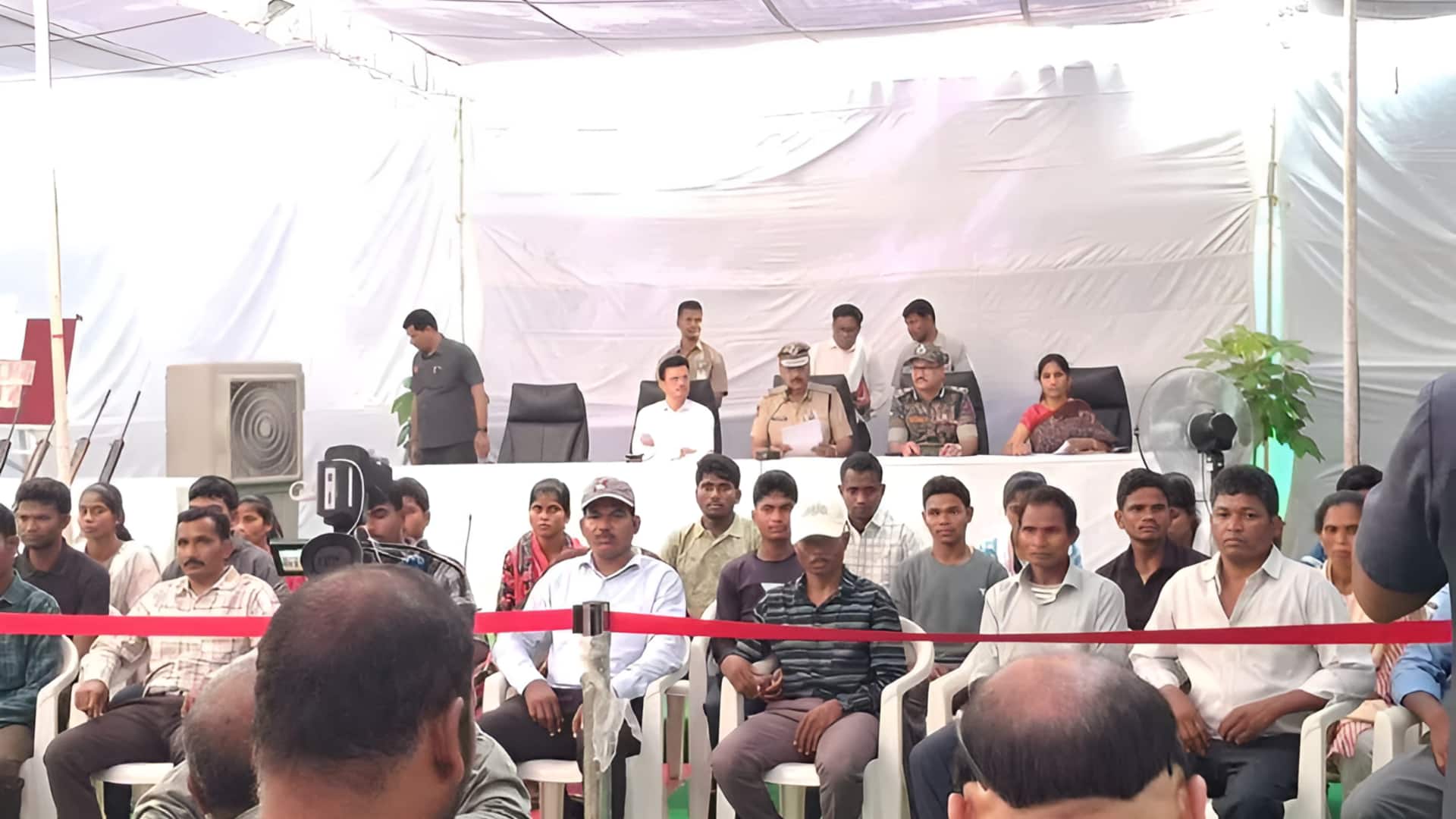 Maoists: తెలంగాణ డీజీపీ సమక్షంలో లొంగిపోయిన 42 మంది మావోయిస్టులు