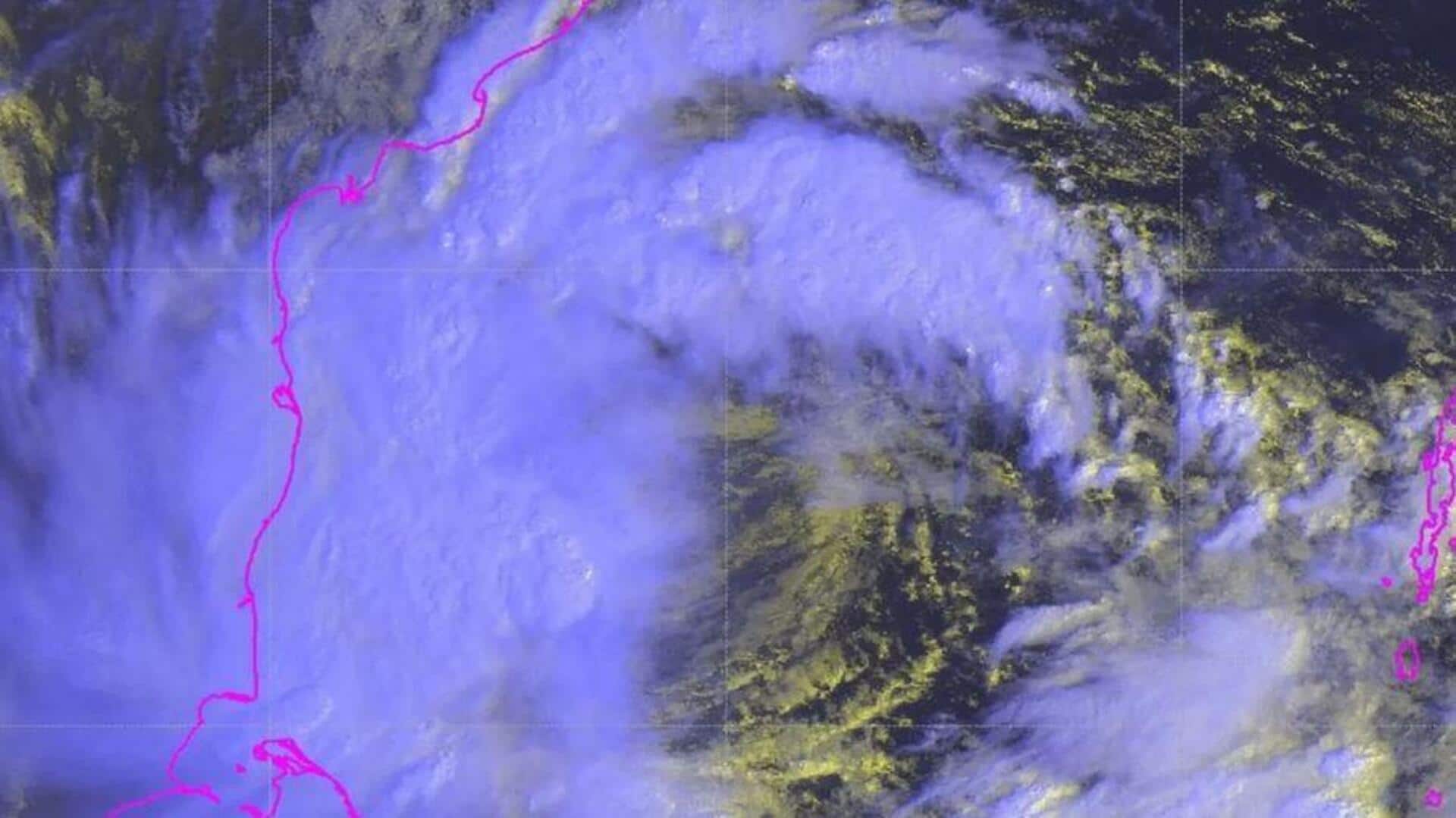 Cyclone Montha: మొంథా తుపాను ప్రభావం.. ఏపీలో ఆ జిల్లాలకు రెడ్ అలర్ట్! Cyclone Montha: మొంథా తుపాను ప్రభావం.. ఏపీలో ఆ జిల్లాలకు రెడ్ అలర్ట్!
