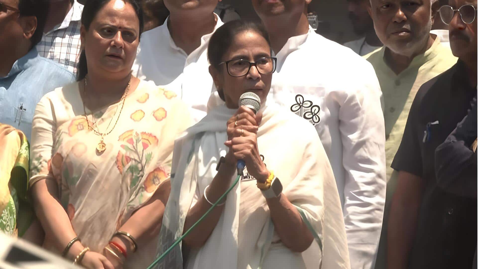 Mamata Banerjee: భవానీపుర్ నుంచి నామినేషన్ దాఖలు చేసిన మమతా బెనర్జీ..