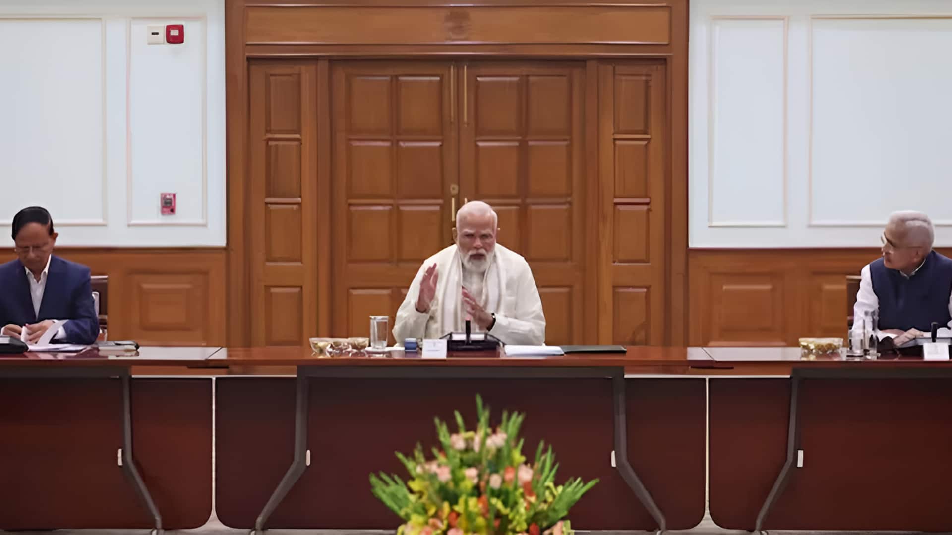 PM Modi: ప్రపంచ ఆర్థిక సంక్షోభం మధ్య మోదీ కీలక భేటీ.. ఆర్థిక సలహా మండలితో చర్చలు