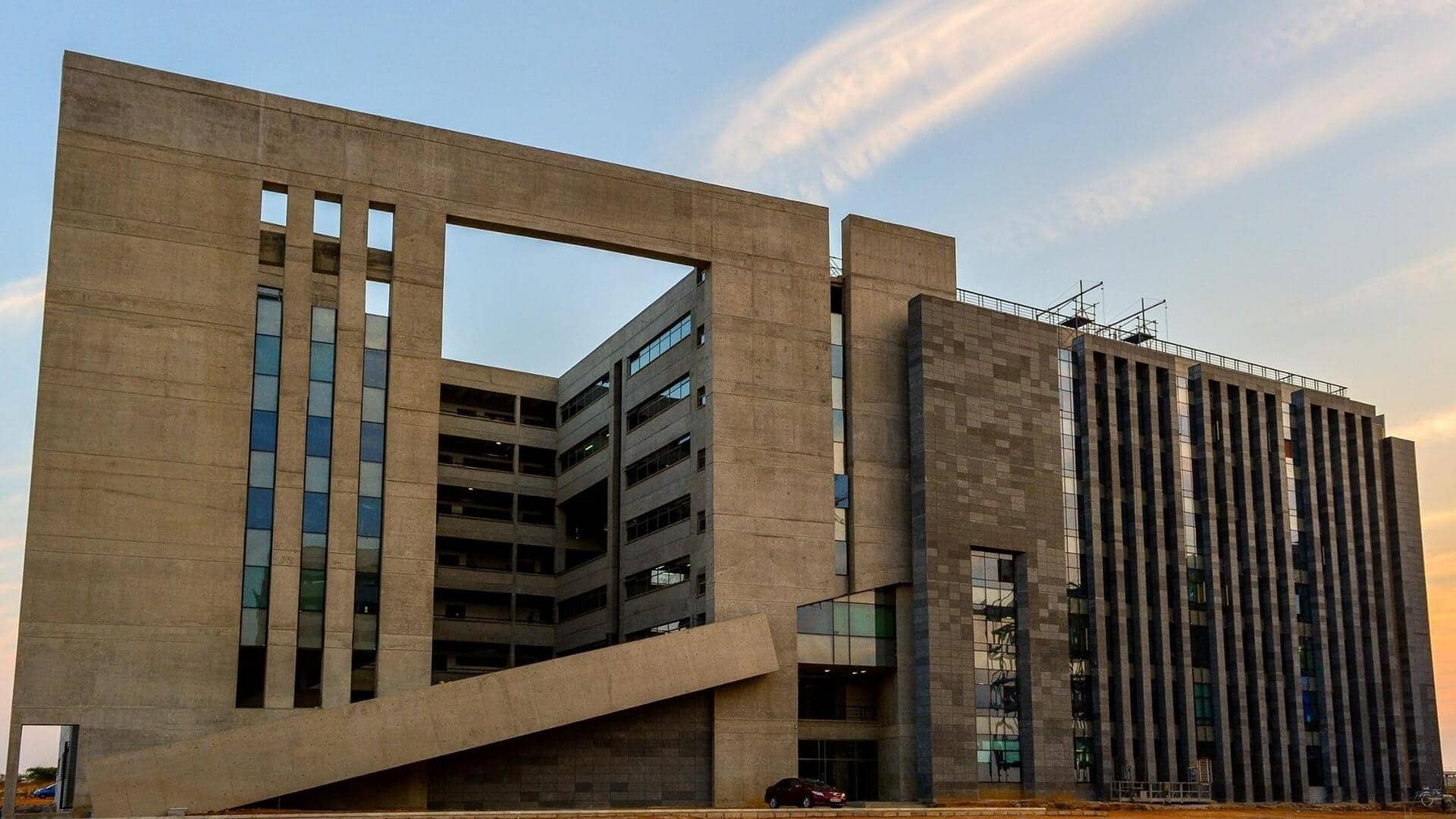 IIT Seats: 23 ఐఐటీల్లో 2025-26 విద్యాసంవత్సరానికి 18,160 సీట్లు 