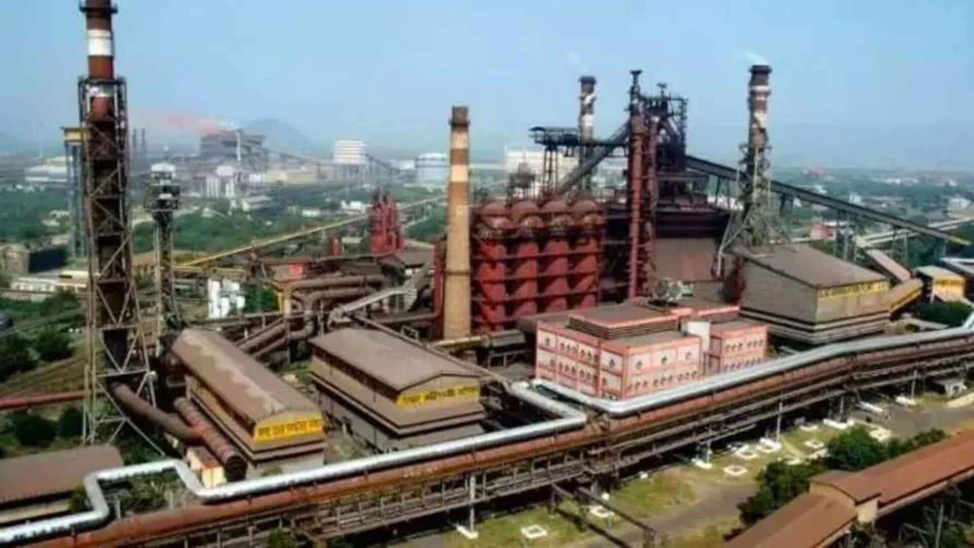 Vizag Steel:విశాఖ ఉక్కు కర్మాగారంలో ప్రమాదం.. 300 టన్నుల ద్రవ ఉక్కు నేలపాలు Vizag Steel:విశాఖ ఉక్కు కర్మాగారంలో ప్రమాదం.. 300 టన్నుల ద్రవ ఉక్కు నేలపాలు