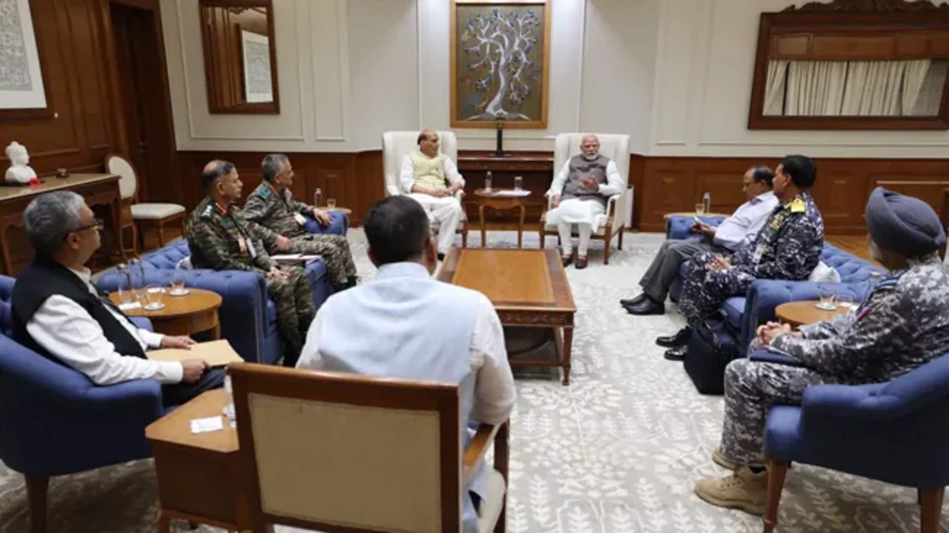 PM Modi: భద్రతా పరిస్థితులపై మోదీ అప్రమత్తం.. అజిత్ ఢోబాల్, జైశంకర్తో వరుస సమీక్షలు PM Modi: భద్రతా పరిస్థితులపై మోదీ అప్రమత్తం.. అజిత్ ఢోబాల్, జైశంకర్తో వరుస సమీక్షలు