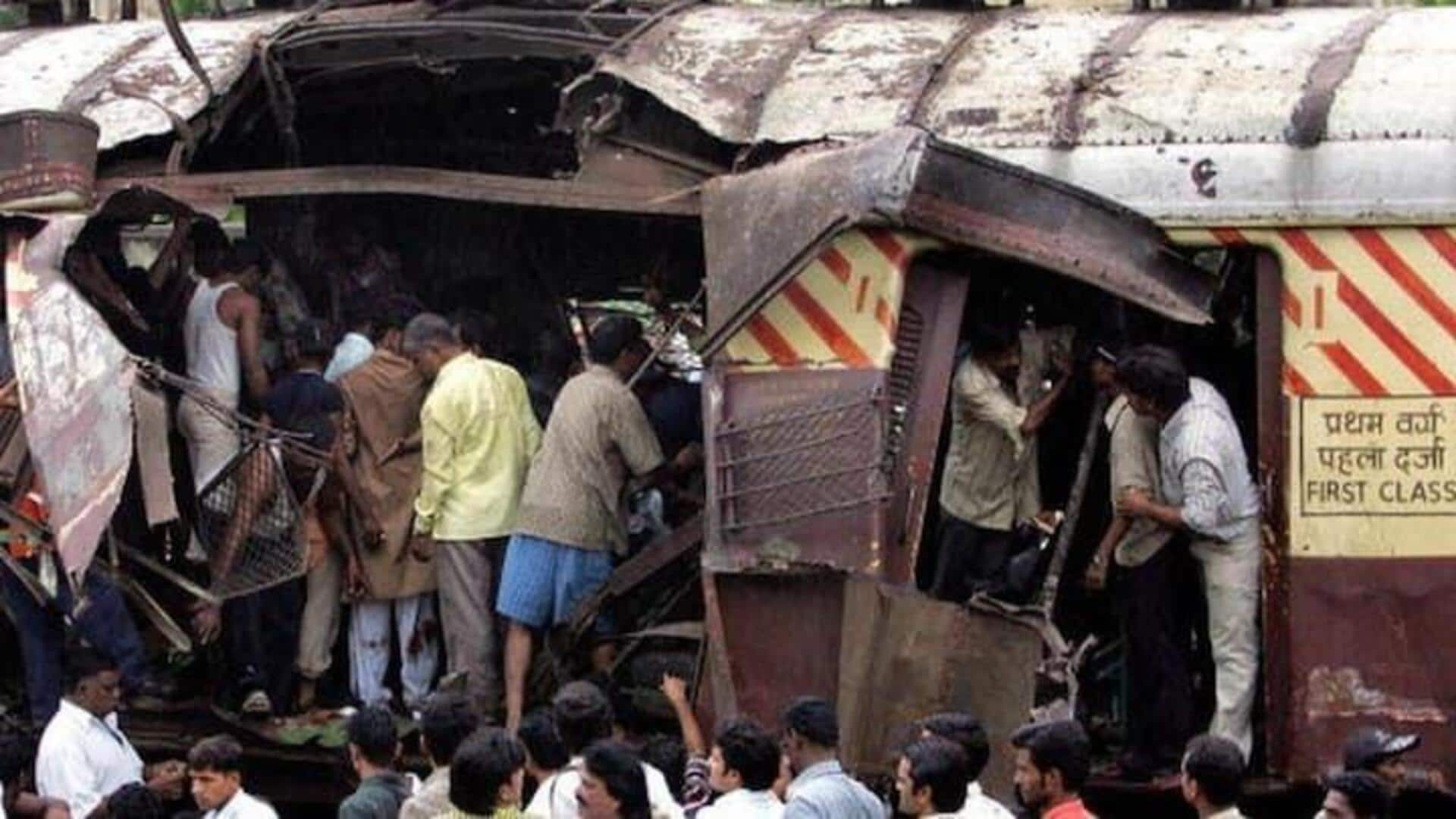 Mumbai Train Blasts: ముంబయి రైలు పేలుళ్లలో ఆ 12 మంది నిర్దోషులే: బాంబే హైకోర్టు Mumbai Train Blasts: ముంబయి రైలు పేలుళ్లలో ఆ 12 మంది నిర్దోషులే: బాంబే హైకోర్టు