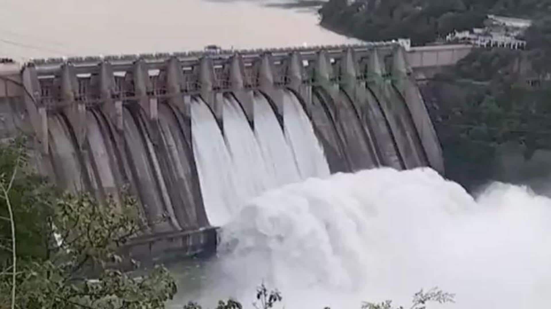 Srisailam: శ్రీశైలం జలాశయానికి భారీగా వరద ప్రవాహం.. నాలుగు గేట్లు ఎత్తివేత Srisailam: శ్రీశైలం జలాశయానికి భారీగా వరద ప్రవాహం.. నాలుగు గేట్లు ఎత్తివేత