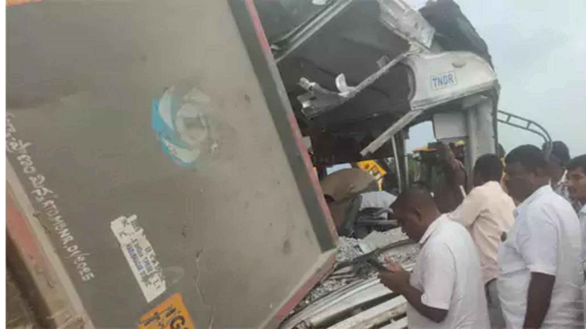 Road Accident: చేవెళ్లలో ఘోర రోడ్డు ప్రమాదం.. 17 మంది మృతి