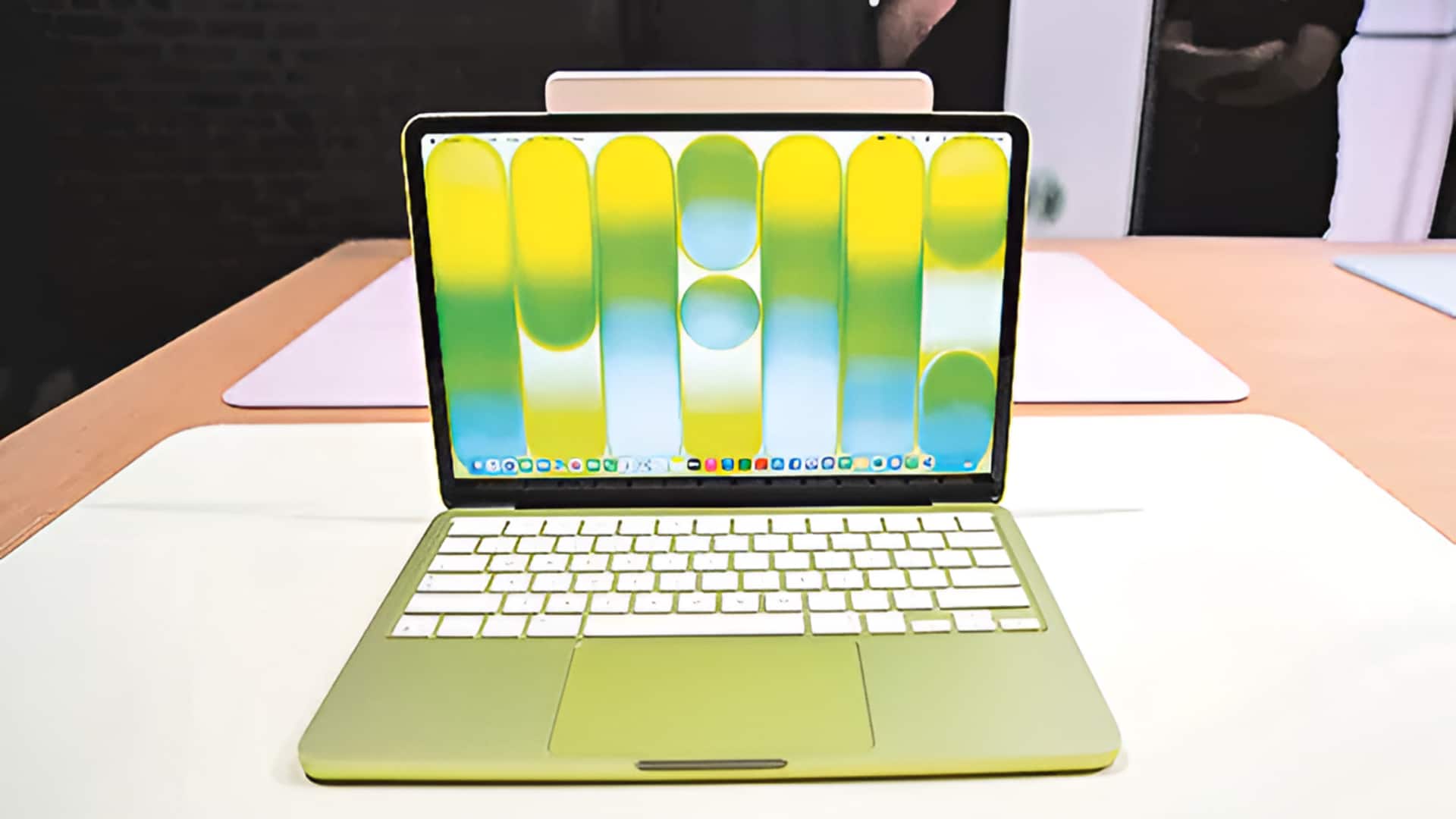 Apple: ఆపిల్‌ నుంచి మ్యాక్‌బుక్‌ నియో.. 599 డాలర్ల నుంచీ లభ్యం