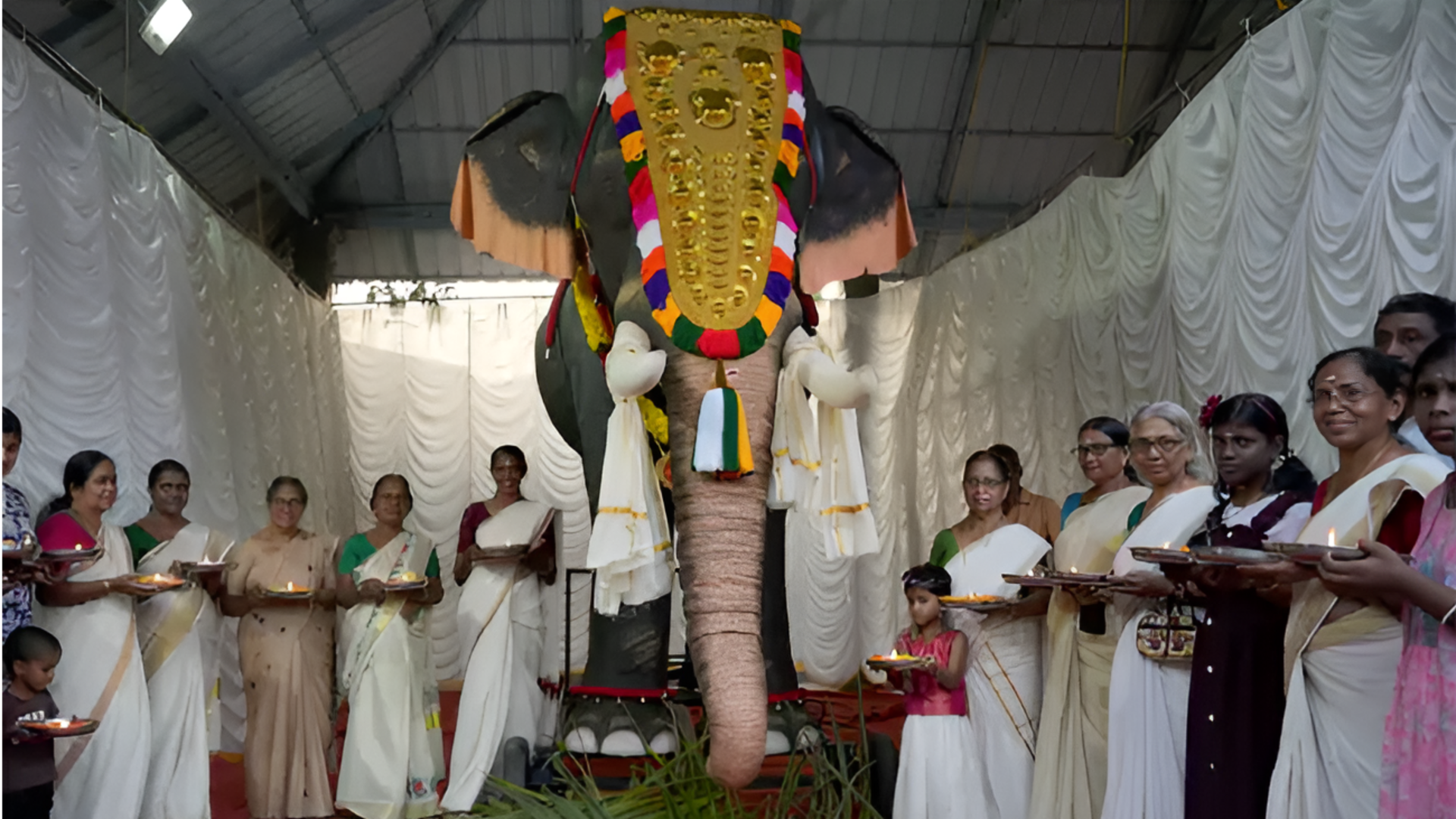 Kerala: త్రిసూర్ ఆలయంలో రోబోటిక్‌ ఏనుగు