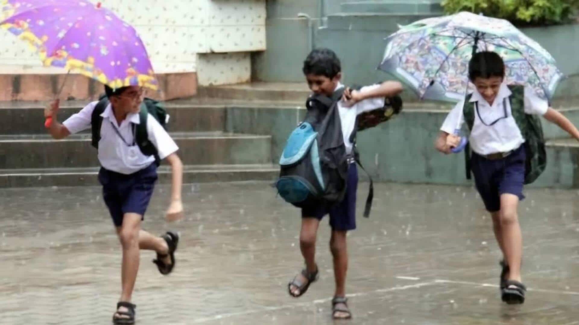 Heavy Rains in Telangana: భారీ వర్షాల ప్రభావంతో తెలంగాణలో ఐదు జిల్లాల్లో పాఠశాలలకు సెలవులు Heavy Rains in Telangana: భారీ వర్షాల ప్రభావంతో తెలంగాణలో ఐదు జిల్లాల్లో పాఠశాలలకు సెలవులు
