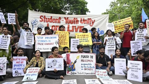 NEET protest: ఢిల్లీ సర్కార్ కీలక నిర్ణయం.. 'నీట్' నిరసనకారులపై కేసుల క్లోజ్