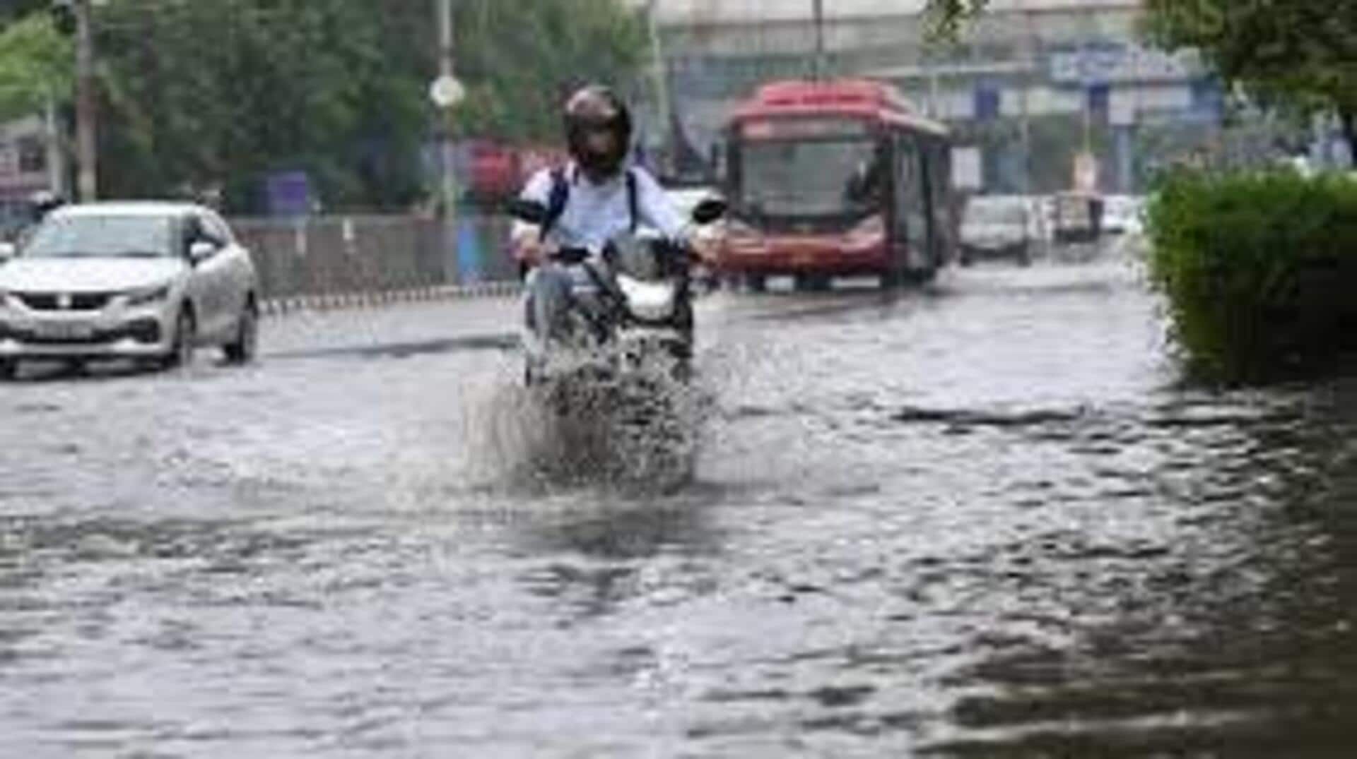 Delhi rains: దిల్లీని ముంచెత్తిన భారీ వర్షాలు.. 180కి పైగా విమానాలపై ప్రభావం