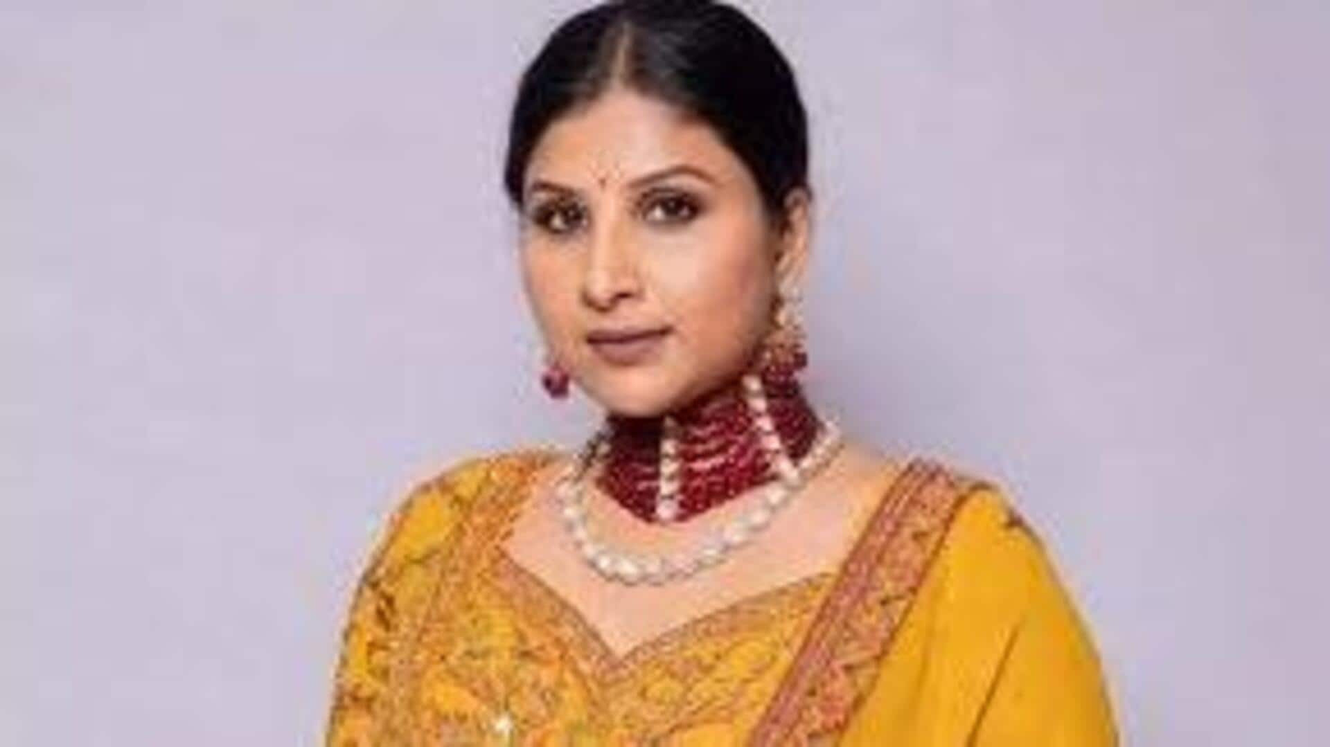 Mangli : మంగ్లీ పుట్టినరోజు వేడుకలు.. FIR కాపీలో సంచలన విషయాలు Mangli : మంగ్లీ పుట్టినరోజు వేడుకలు.. FIR కాపీలో సంచలన విషయాలు