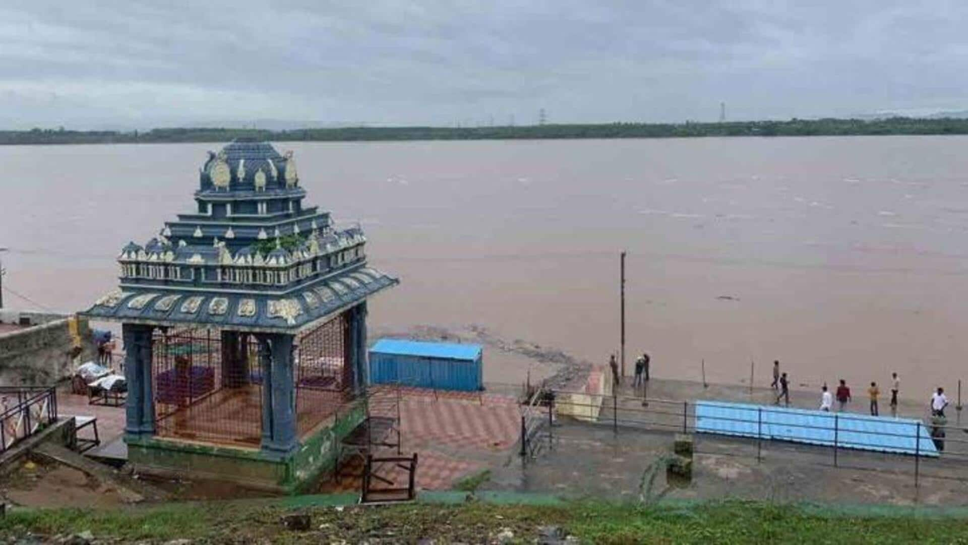 Bhadrachalam: భద్రాచలం వద్ద గోదావరి ఉధృతి.. మొదటి ప్రమాద హెచ్చరిక జారీ