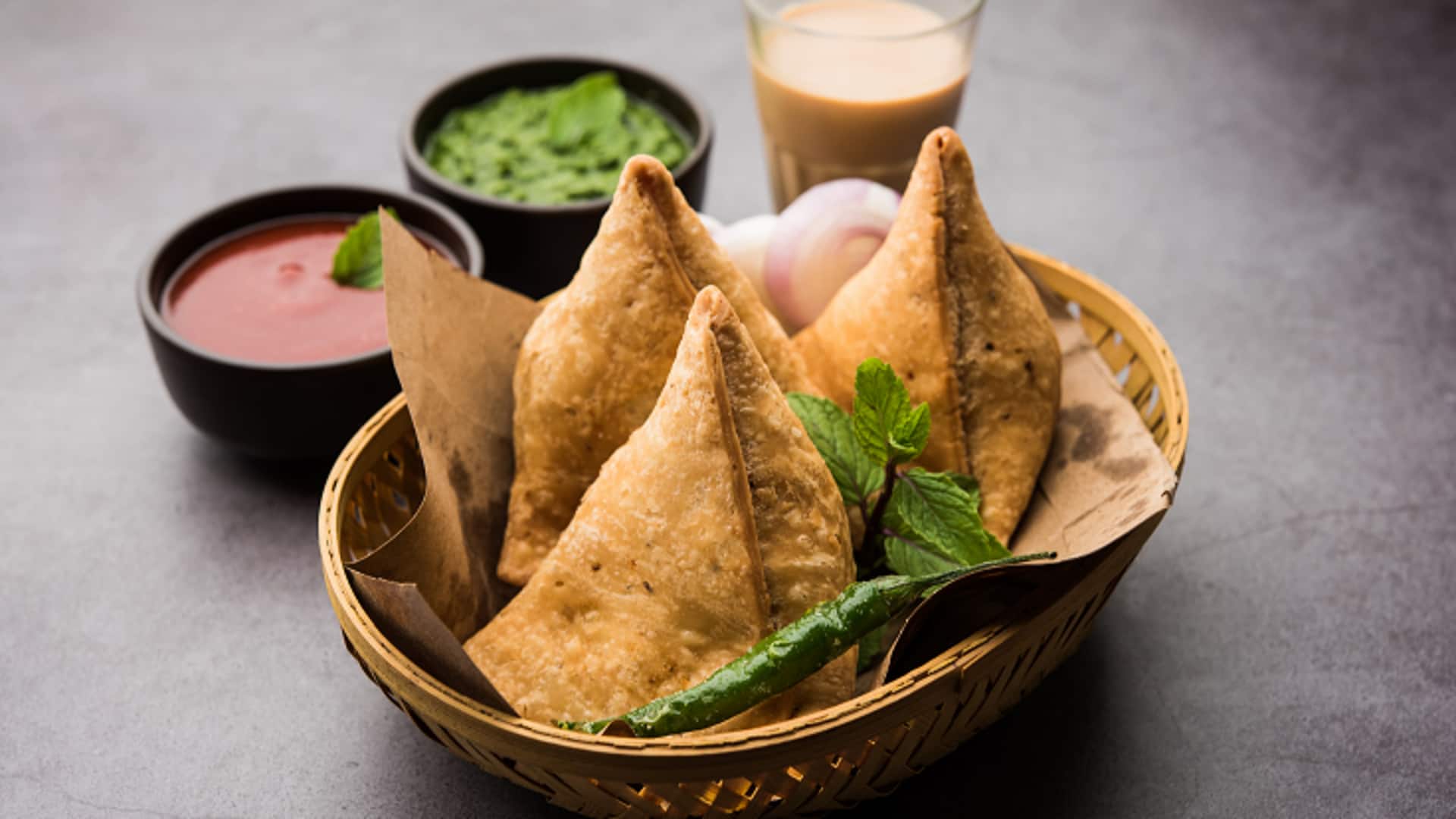 Tasty Food: వర్షాకాలంలో కుర్‌కురే తింటున్నారా? ఇలా చిన్న సమోసాలు చేసుకోండిలా..