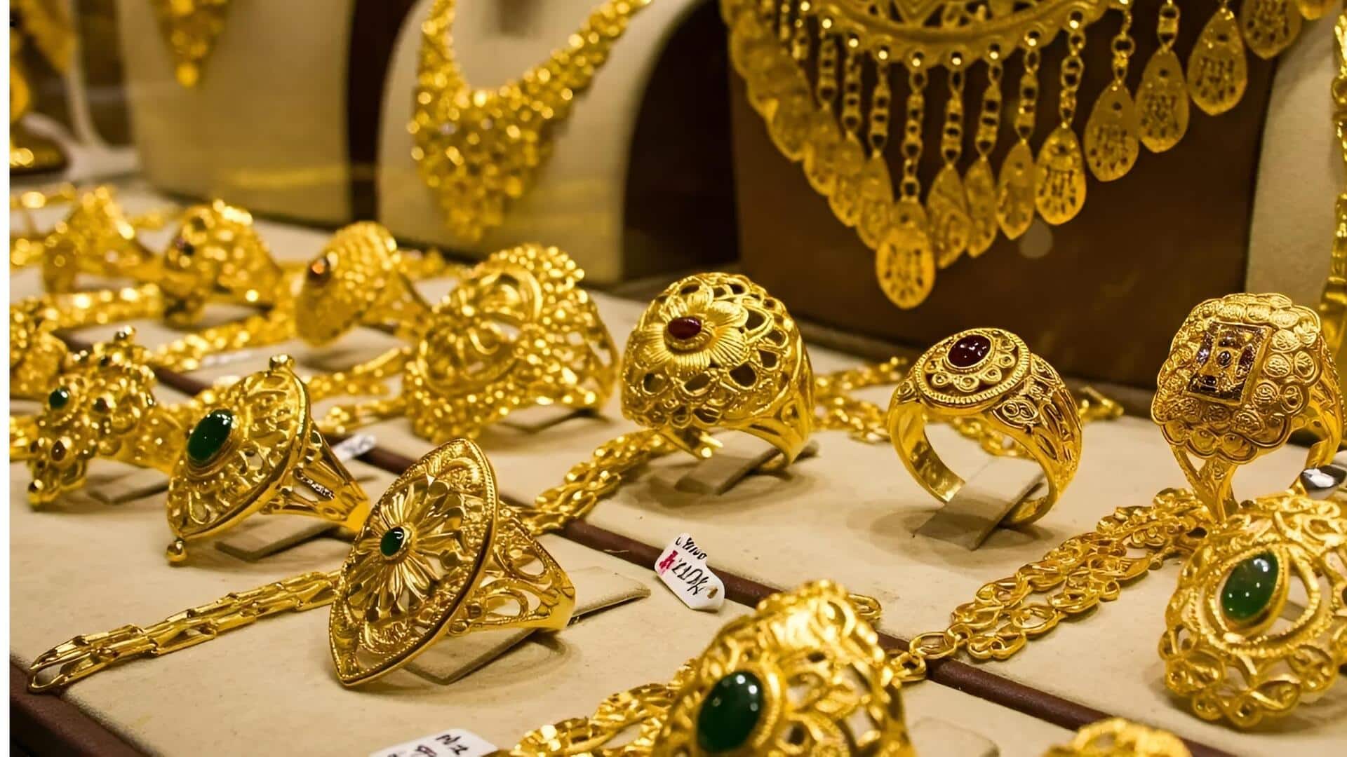 Gold Price Today: తగ్గుముఖం పట్టిన బంగారం,వెండి ధరలు.. హైదరాబాద్‌లో తులం ధర ఎంతంటే..!