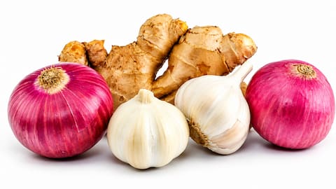 Onion,Ginger and Garlic : వంటింటిపై ధరల పిడుగు.. ఆకాశాన్నంటిన ఉల్లి, అల్లం,వెల్లుల్లి