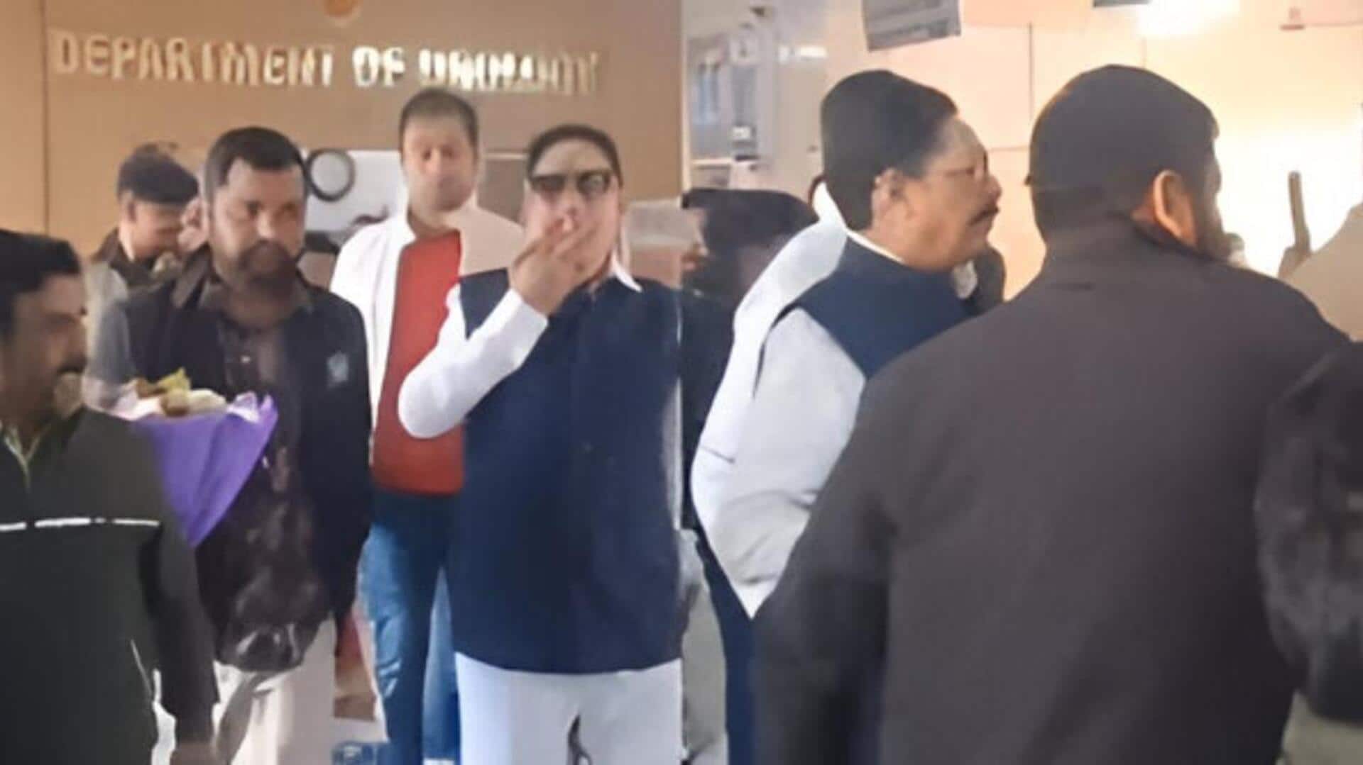 Patna: పాట్నాలోని ఆసుపత్రిలో సిగరెట్ తాగిన ఎమ్మెల్యే.. వీడియోను పంచుకున్న ఆర్జేడీ అధికార ప్రతినిధి