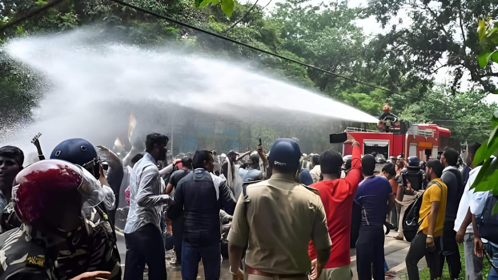 Jharkhand Paper Leak : జార్ఖండ్‌లో పేపర్ లీక్‌పై నిరసనలు.. 600 మంది విద్యార్థులపై కేసు నమోదు