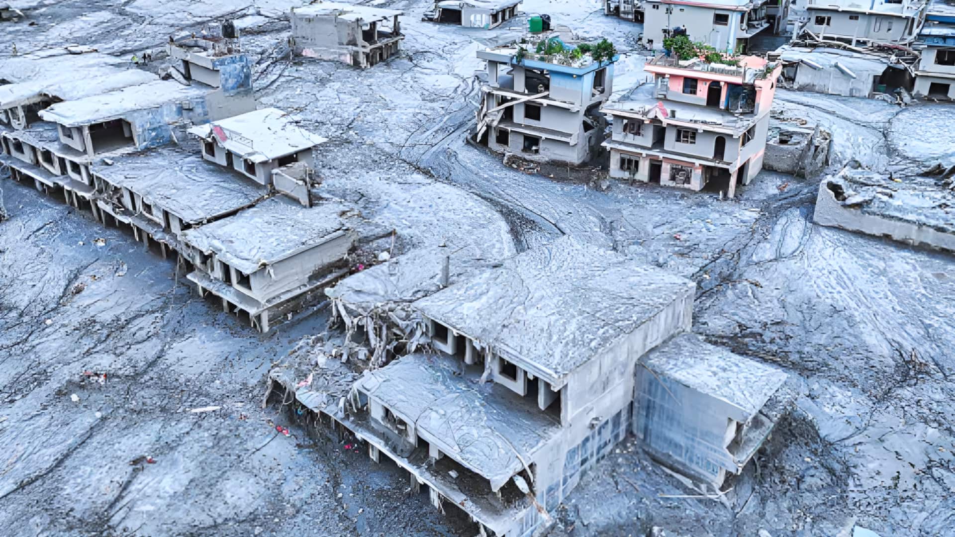 Nepal: బతికే ఉన్నారేమోనని ఆశ.. నేపాల్‌లో ఆత్మీయుల కోసం వెతుకులాట