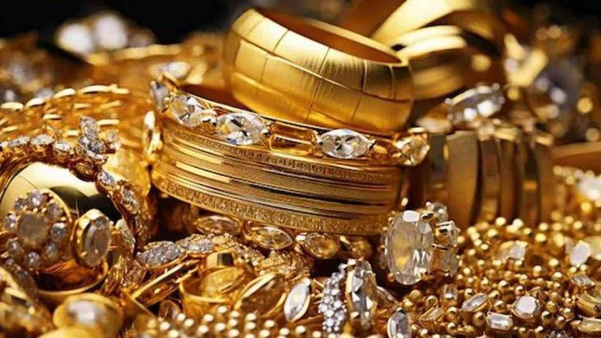 Gold Price: భారీగా పడిపోతున్న బంగారం ధరలు.. భారత్లో ఎంత తగ్గిందంటే? Gold Price: భారీగా పడిపోతున్న బంగారం ధరలు.. భారత్లో ఎంత తగ్గిందంటే?