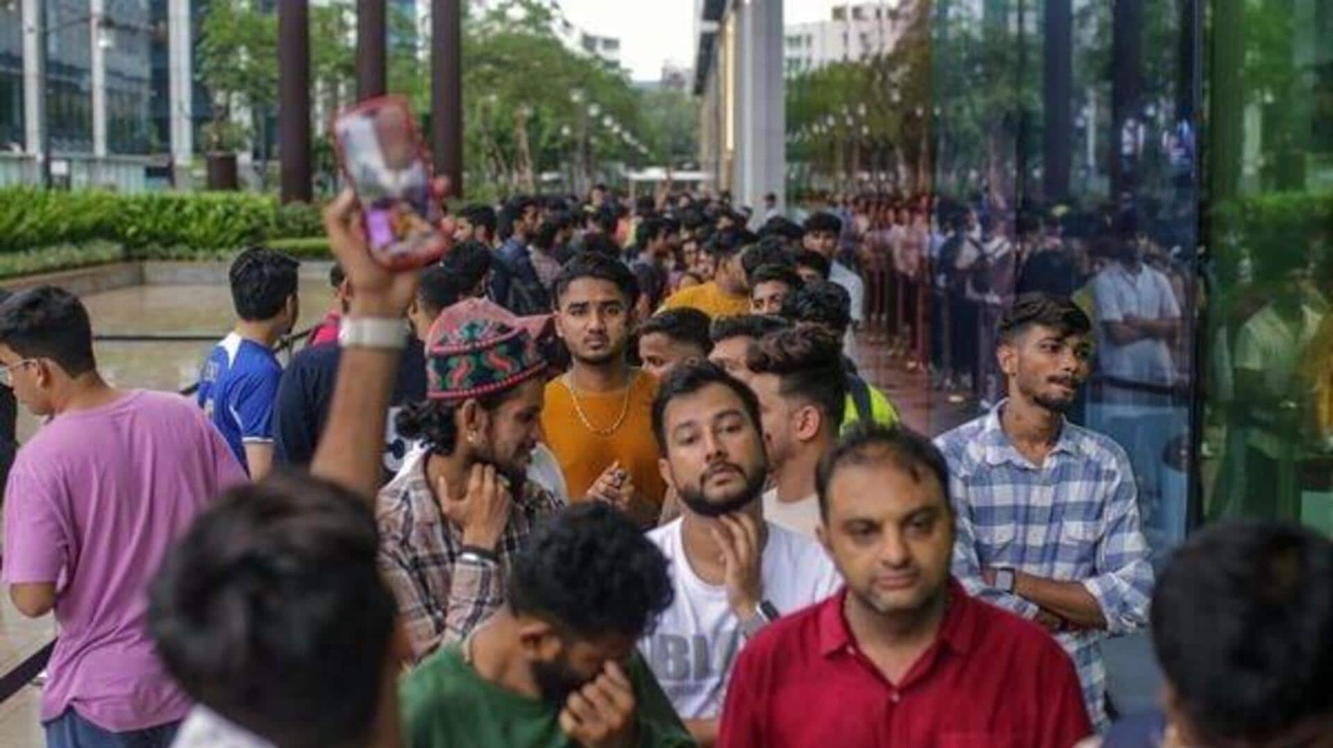 iPhone 17: ఆపిల్ ఐఫోన్‌ 17 సిరీస్‌ విక్రయాలు ప్రారంభం.. స్టోర్ల ముందు భారీ క్యూ