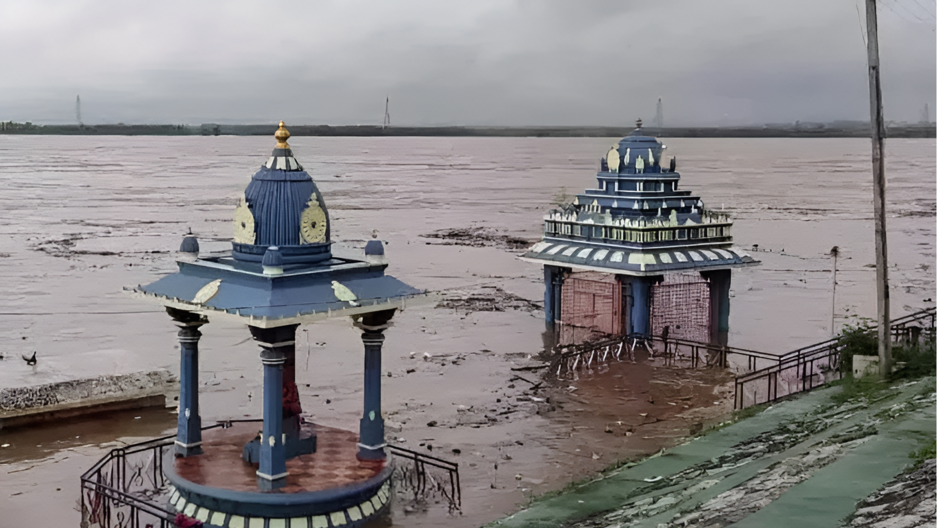 Bhadrachalam: ఉద్ధృతంగా ప్రవహిస్తున్న గోదావరి.. భద్రాచలం వద్ద తొలి ప్రమాద హెచ్చరిక