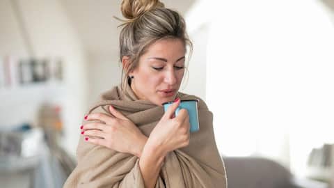 Health Tips: మీకు కూడా ఎప్పుడూ చలిగా అనిపిస్తుందా? కారణాలేంటో తెలుసా?