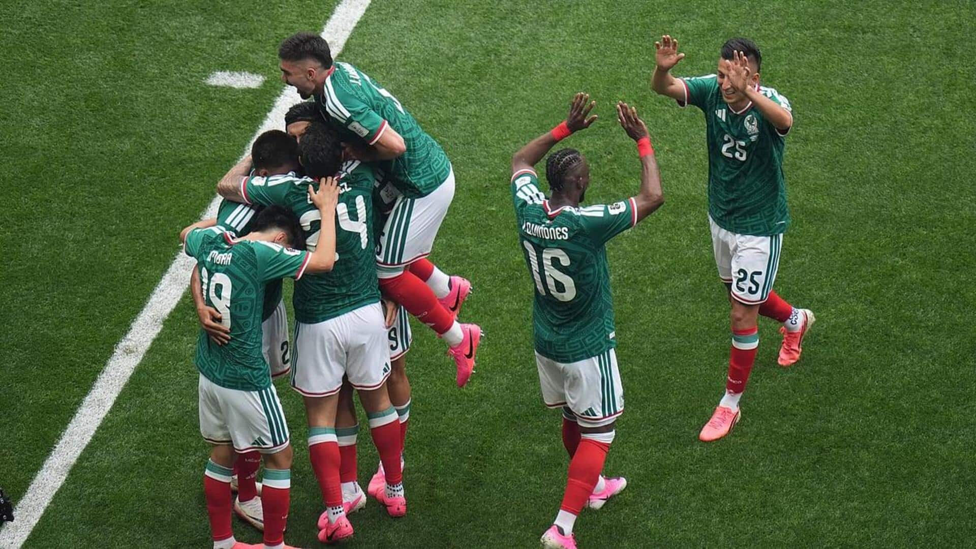 FIFA World Cup: రెండు గోల్స్.. మూడు రెడ్ కార్డులు.. దక్షిణాఫ్రికాపై మెక్సికో ఘన విజయం