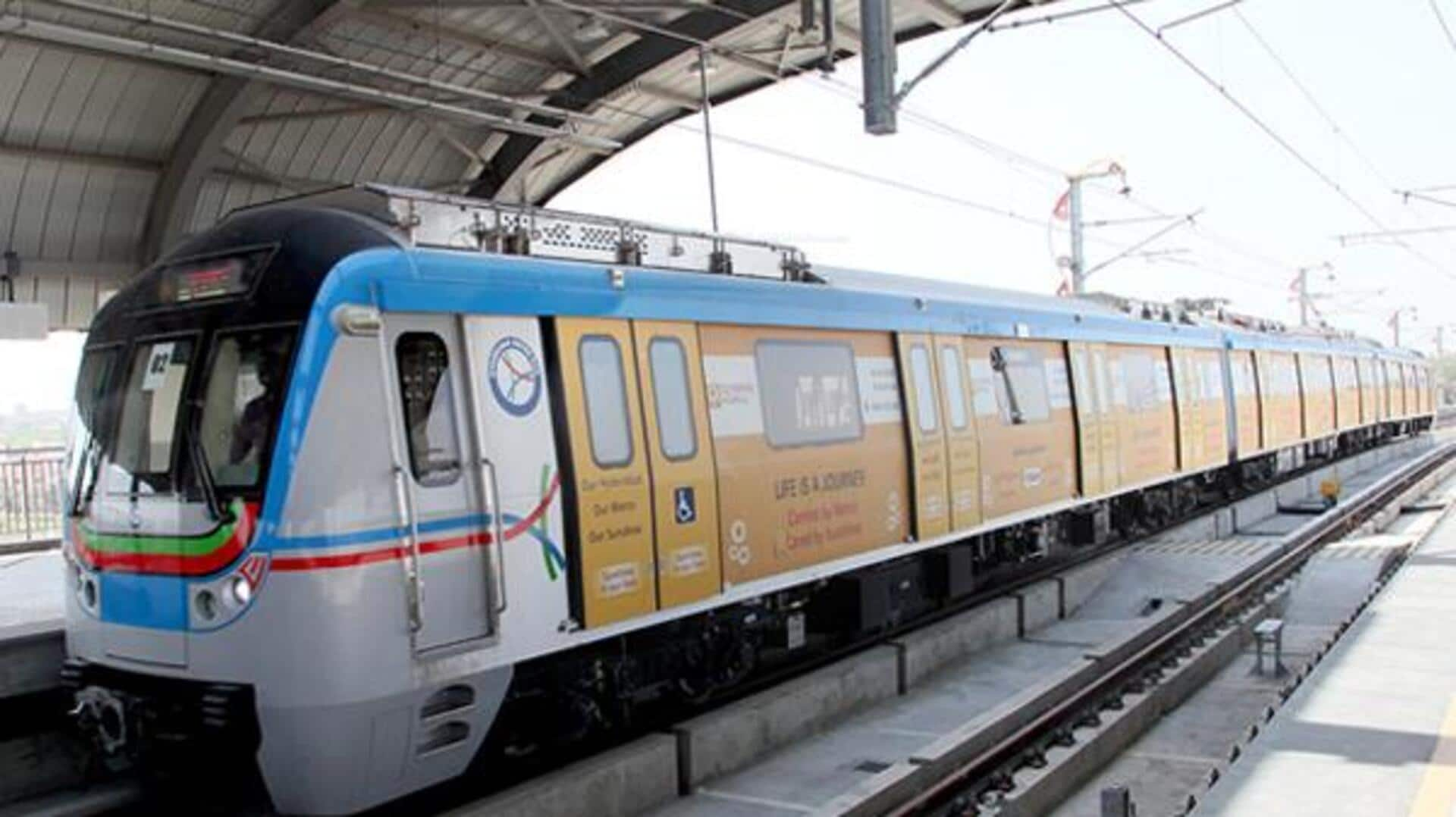 Hyderabad Metro: హైదరాబాద్ మెట్రో రైలులో సాంకేతిక లోపం.. నిలిచిపోయిన మెట్రో రైళ్లు..